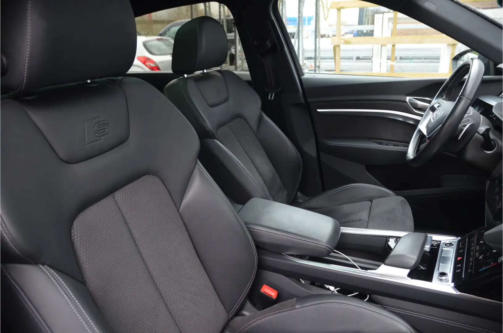 Audi e-tron Sportback 55 quattro S edition 95 kWh 21" Alu, Pan Negro - 2