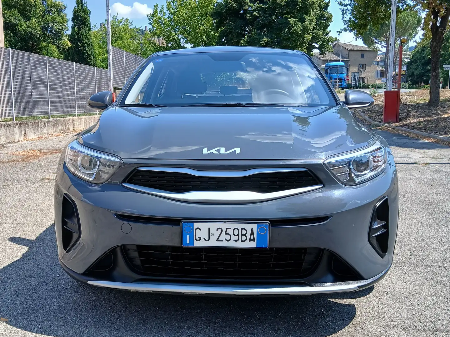 Kia Stonic Stonic 1.2 dpi Urban 84cv Gris - 1