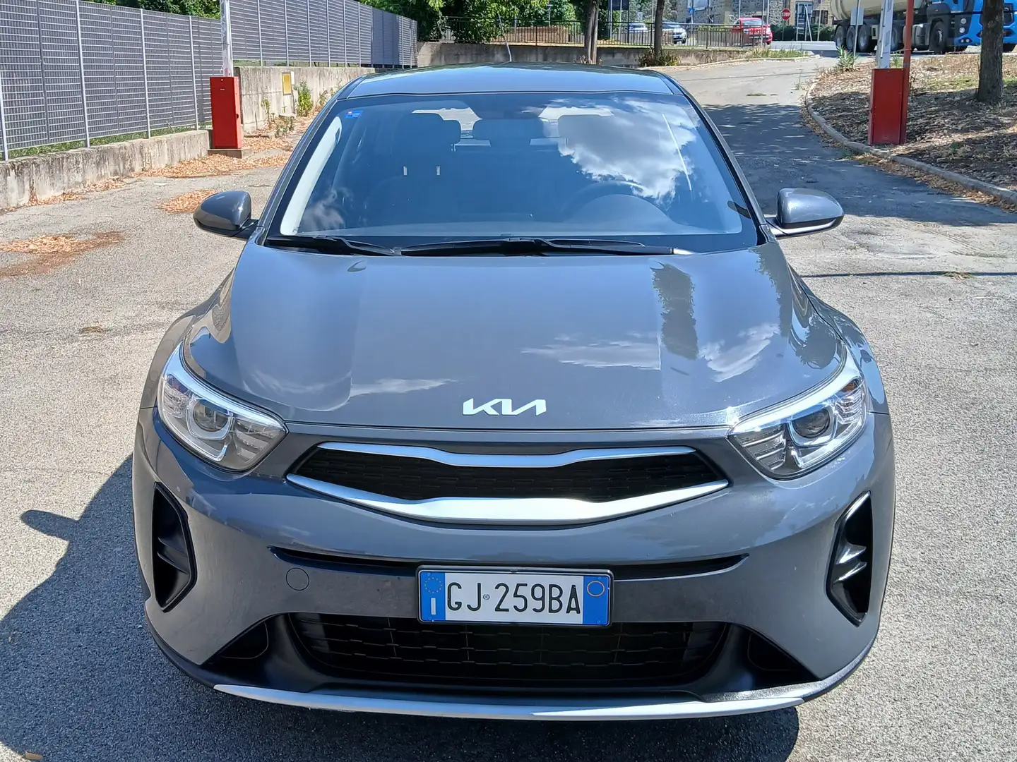 Kia Stonic Stonic 1.2 dpi Urban 84cv Gris - 2