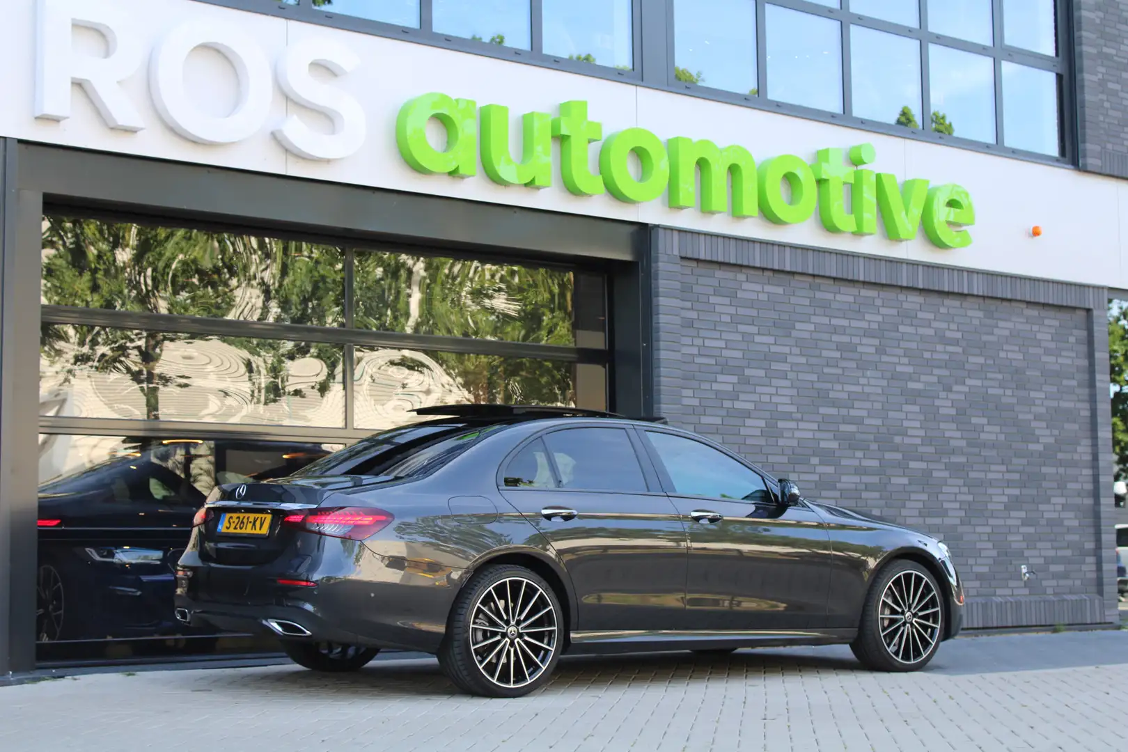 Mercedes-Benz E 300 e AMG Line | NAP | BURMESTER | PANO | HUD | MEMORY Grijs - 2
