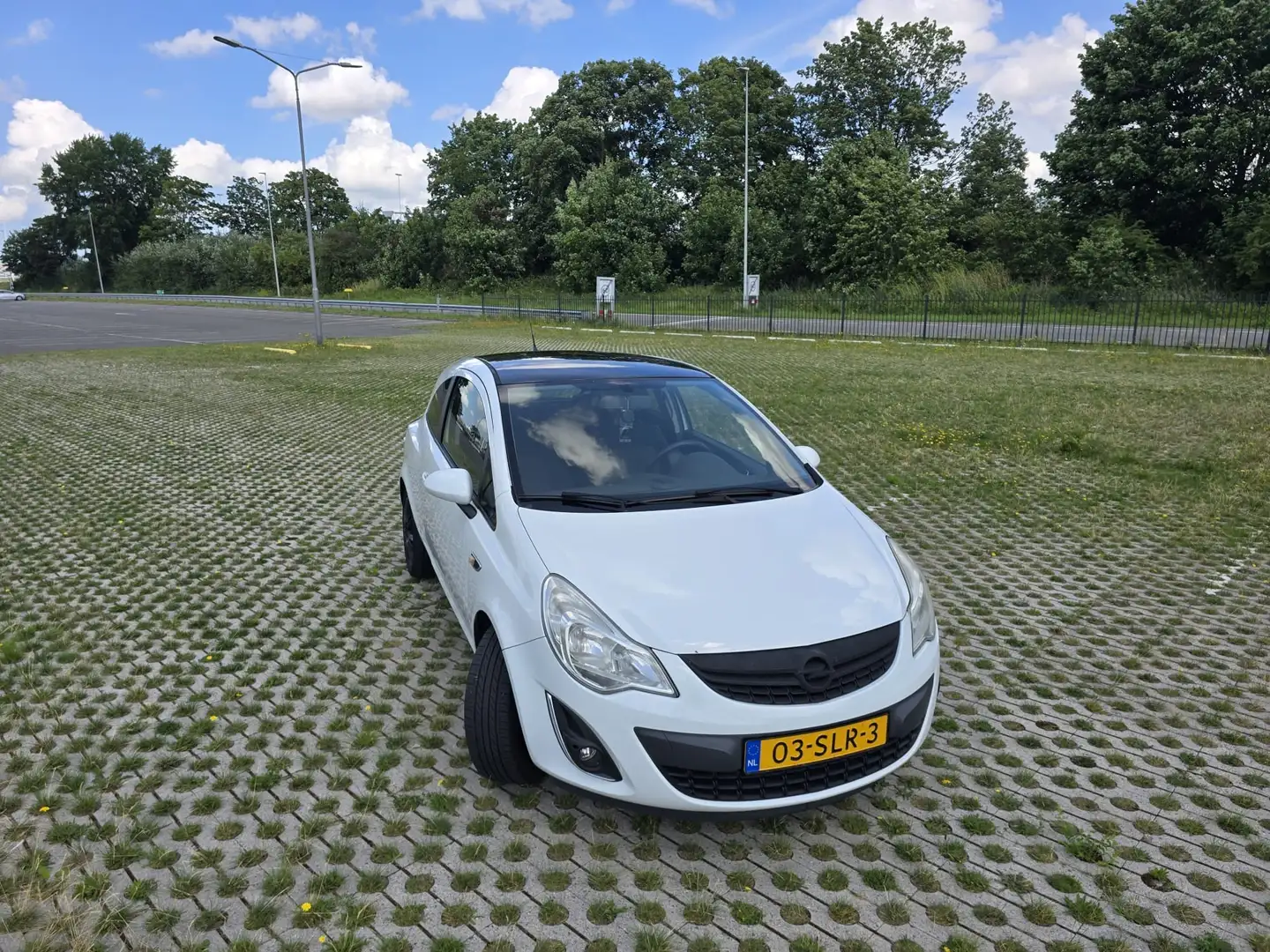 Opel Corsa 1.2 EcoF. CL.Edition LPG Biały - 1
