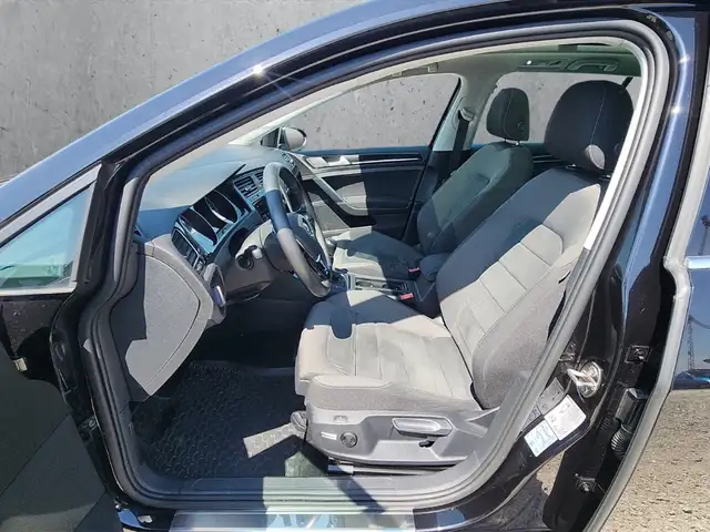 Volkswagen Golf view 9