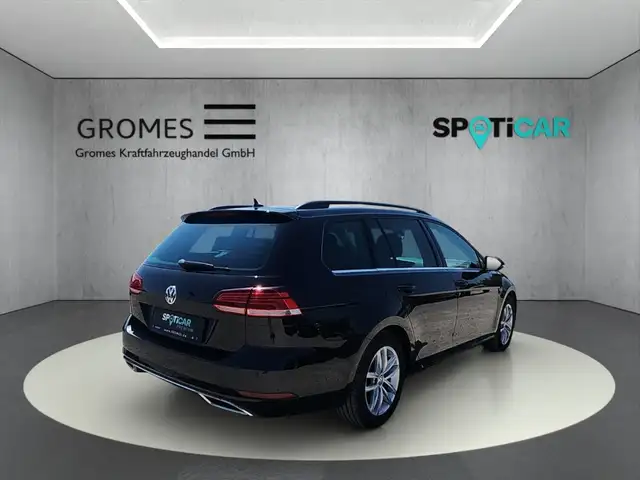 Volkswagen Golf view 3