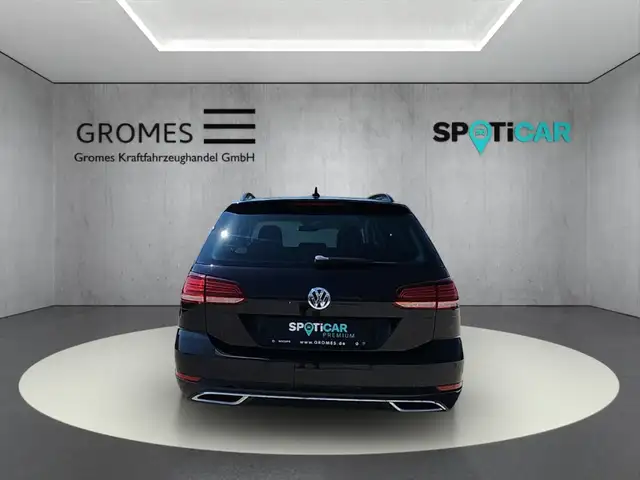 Volkswagen Golf view 4