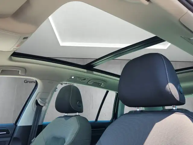 Volkswagen Golf view 17