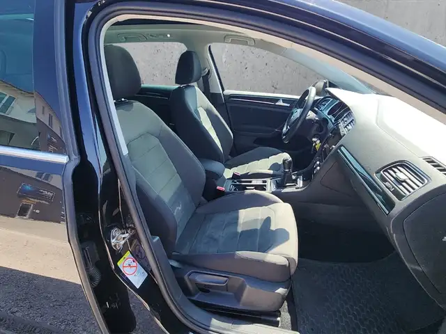 Volkswagen Golf view 13