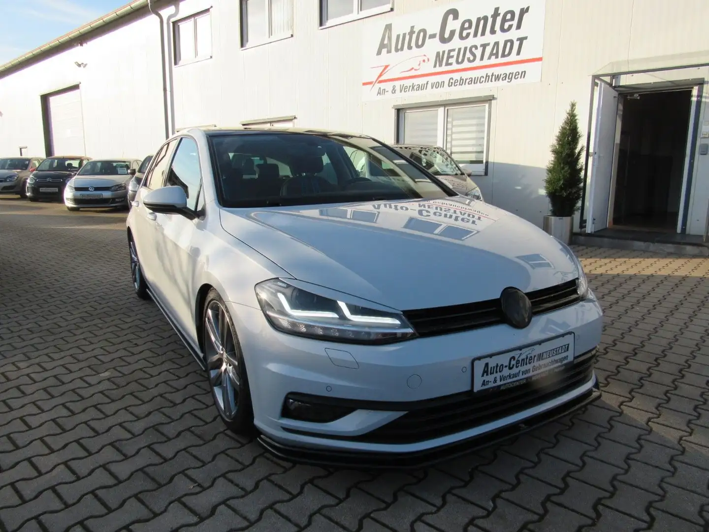 Volkswagen Golf VII Lim. Join, NAVI, XENON, PDC, 18".. Silber - 1