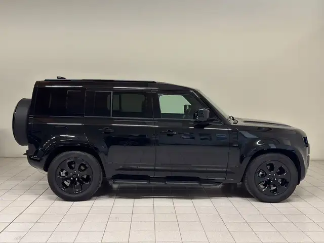 Land Rover Defender view 6