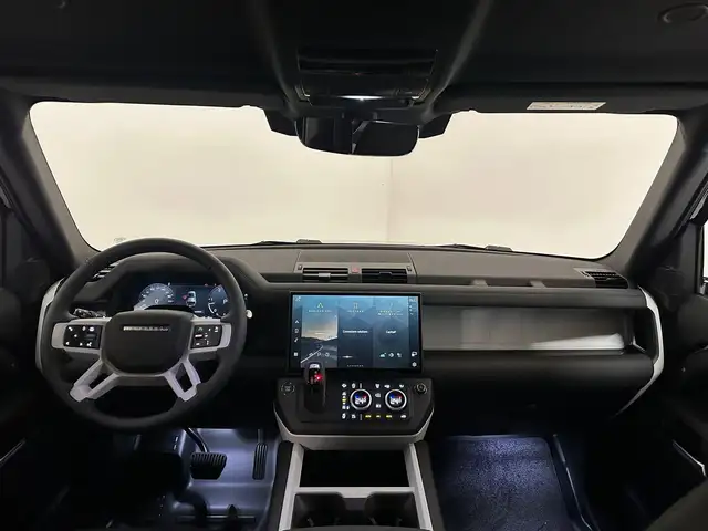 Land Rover Defender view 4
