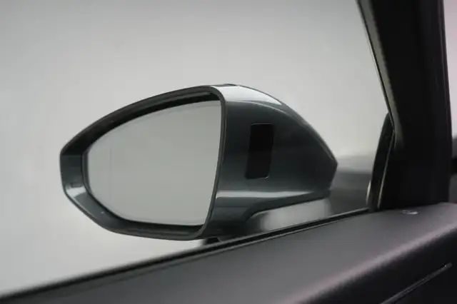 Audi A6 view 26