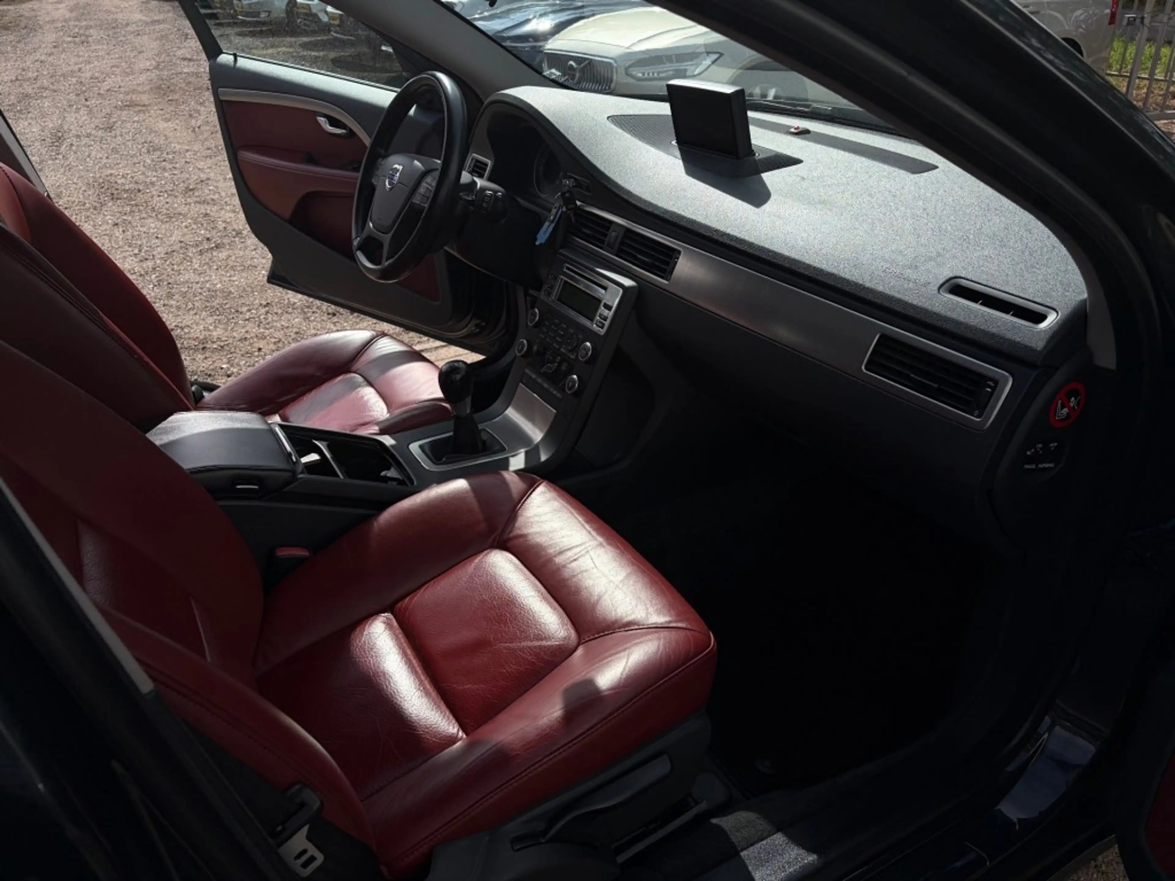 Volvo V70 2.0T Momentum Trekhaak Leder — photo 13