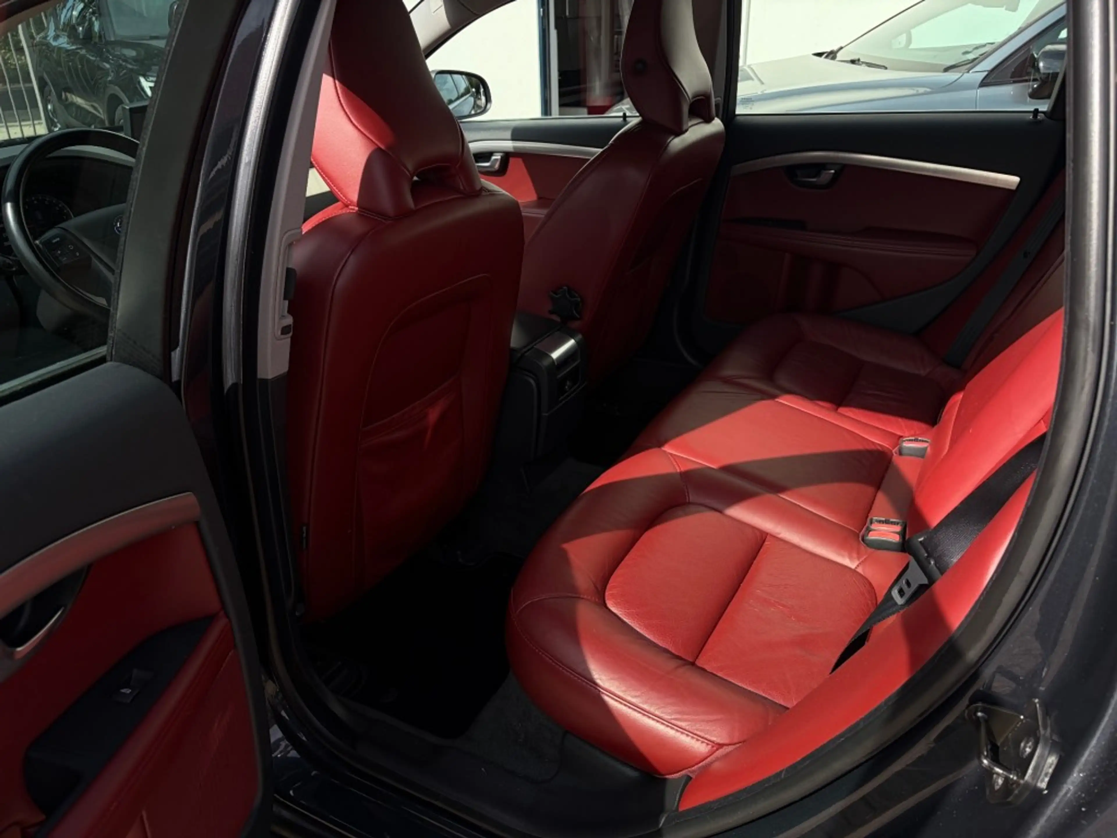 Volvo V70 2.0T Momentum Trekhaak Leder — photo 14