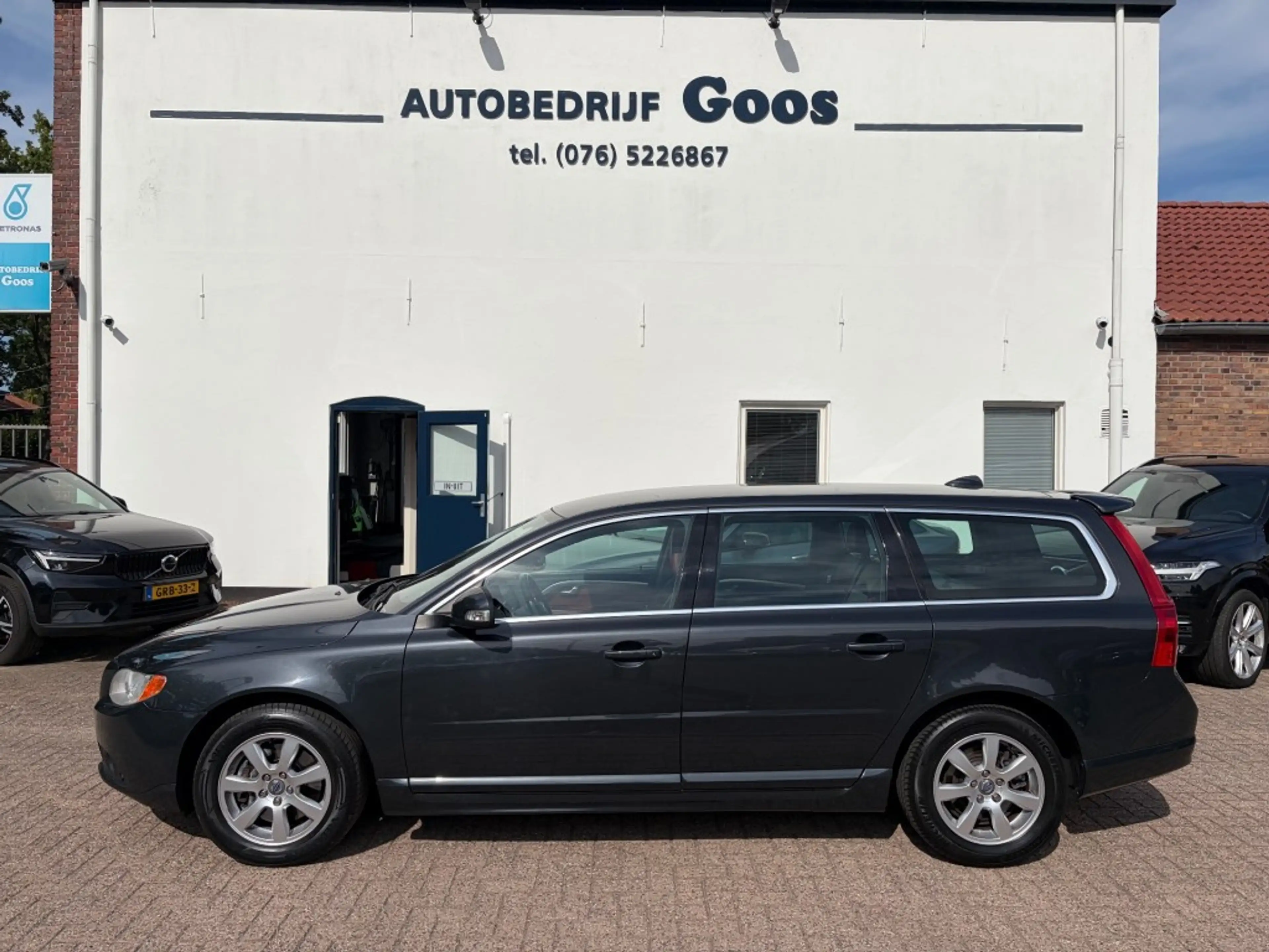 Volvo V70 2.0T Momentum Trekhaak Leder — photo 2