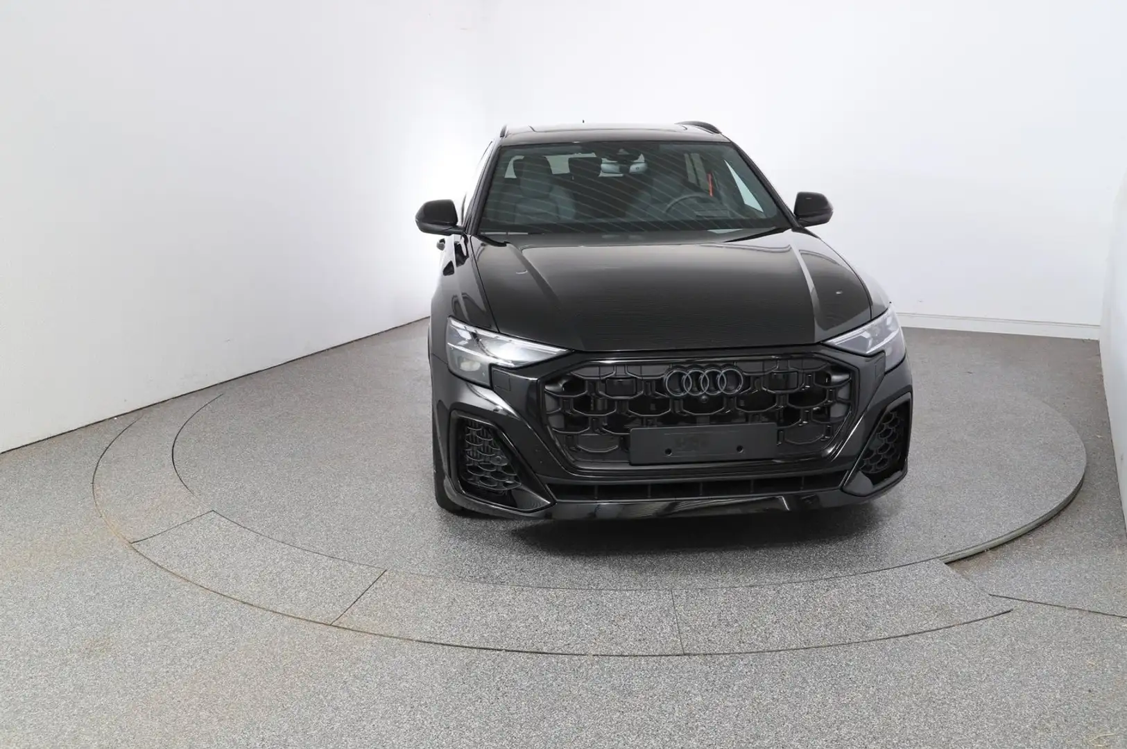 Audi Q8 55 TFSI e quattro Schwarz - 2