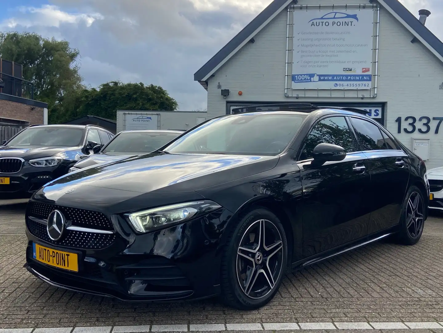 Mercedes-Benz A 180 AMG-NIGHT PAKKET/PANO/SFEER/WIDESCREEN/CAMERA Zwart - 1