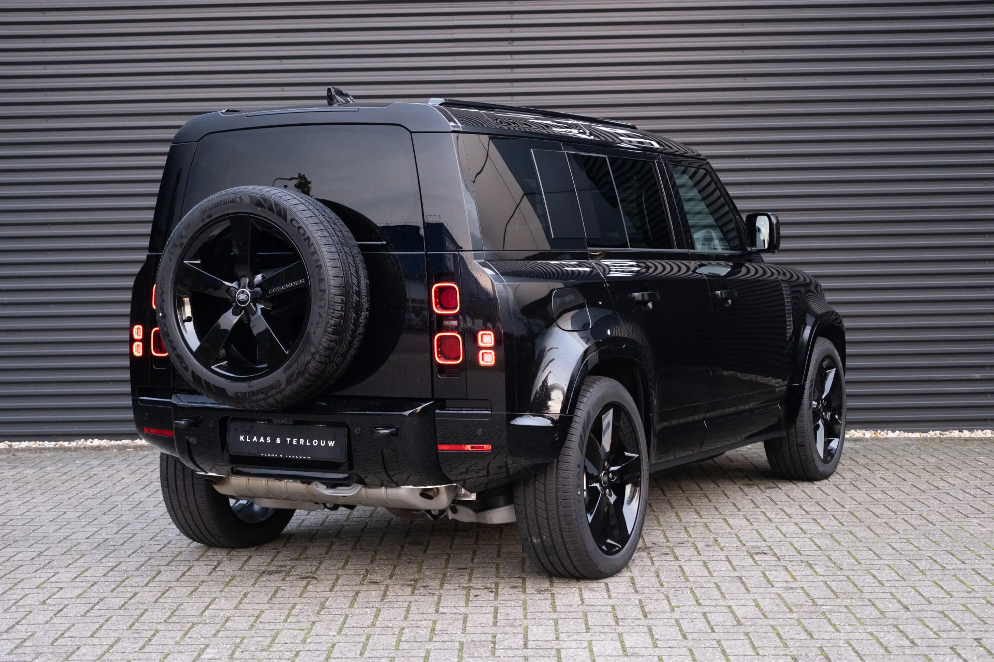 Land Rover Defender 110 2.0 P300e 110 X-Dynamic HSE | HNP € 131673,- | — photo 7