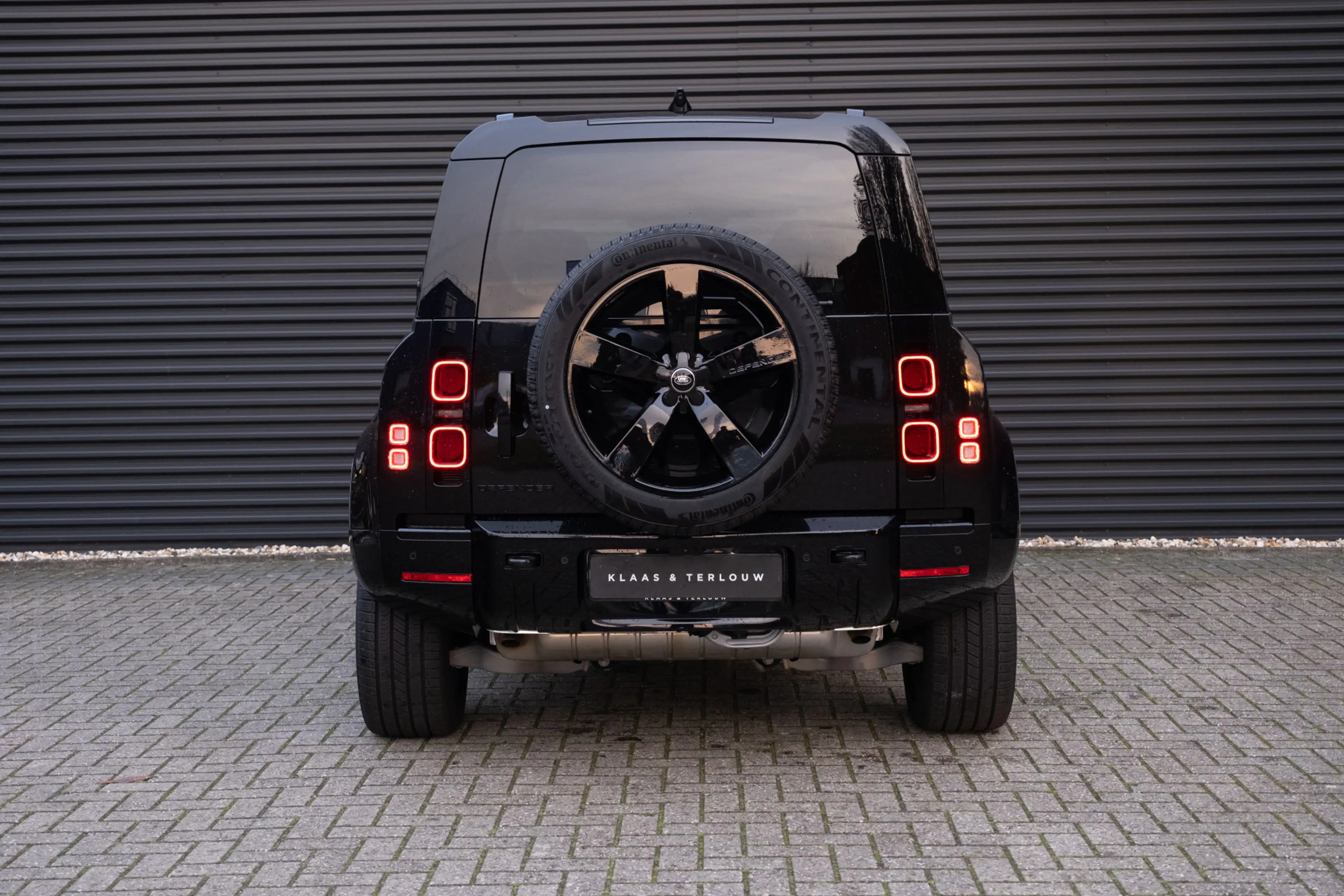 Land Rover Defender 110 2.0 P300e 110 X-Dynamic HSE | HNP € 131673,- | — photo 11