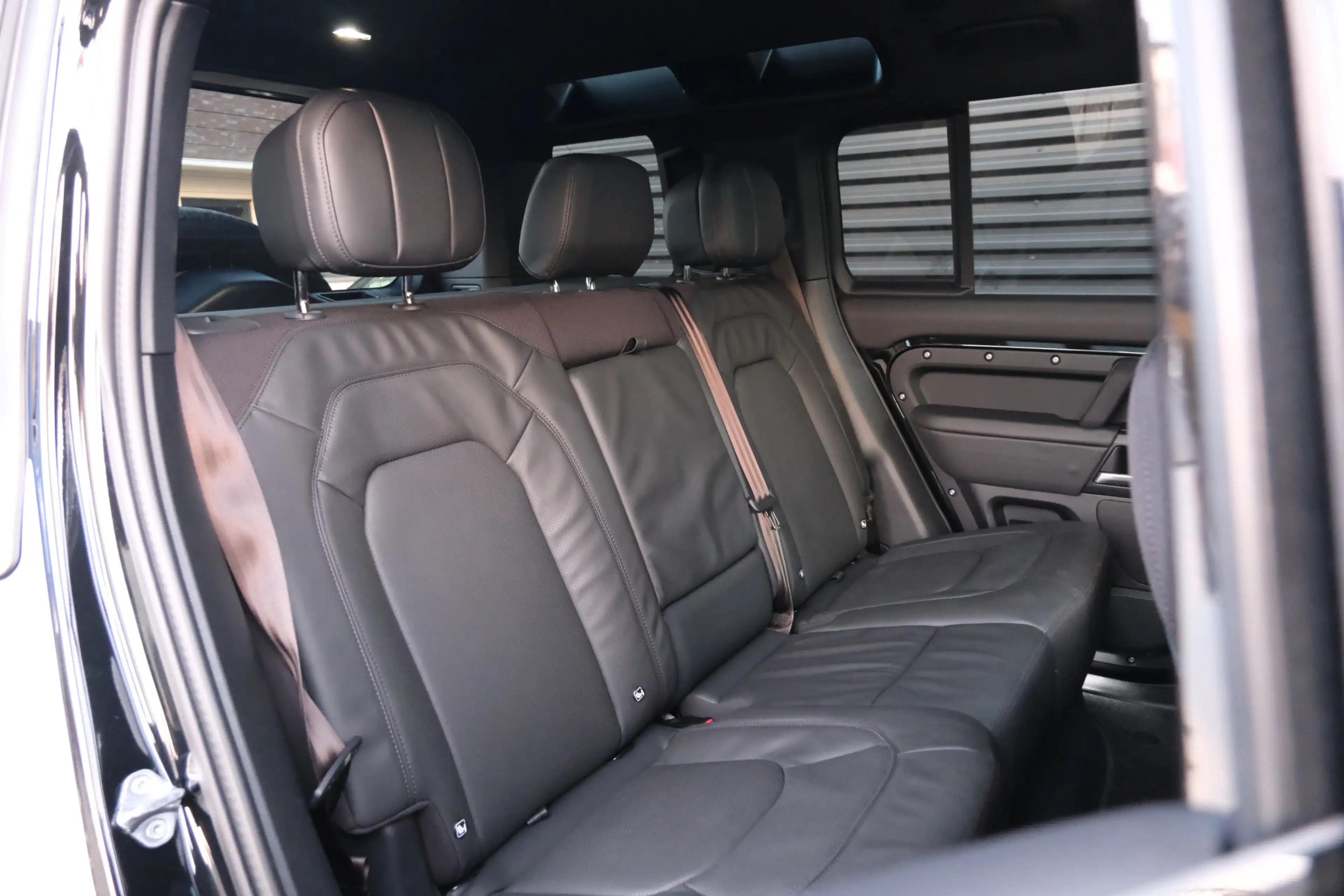 Land Rover Defender 110 2.0 P300e 110 X-Dynamic HSE | HNP € 131673,- | — photo 44