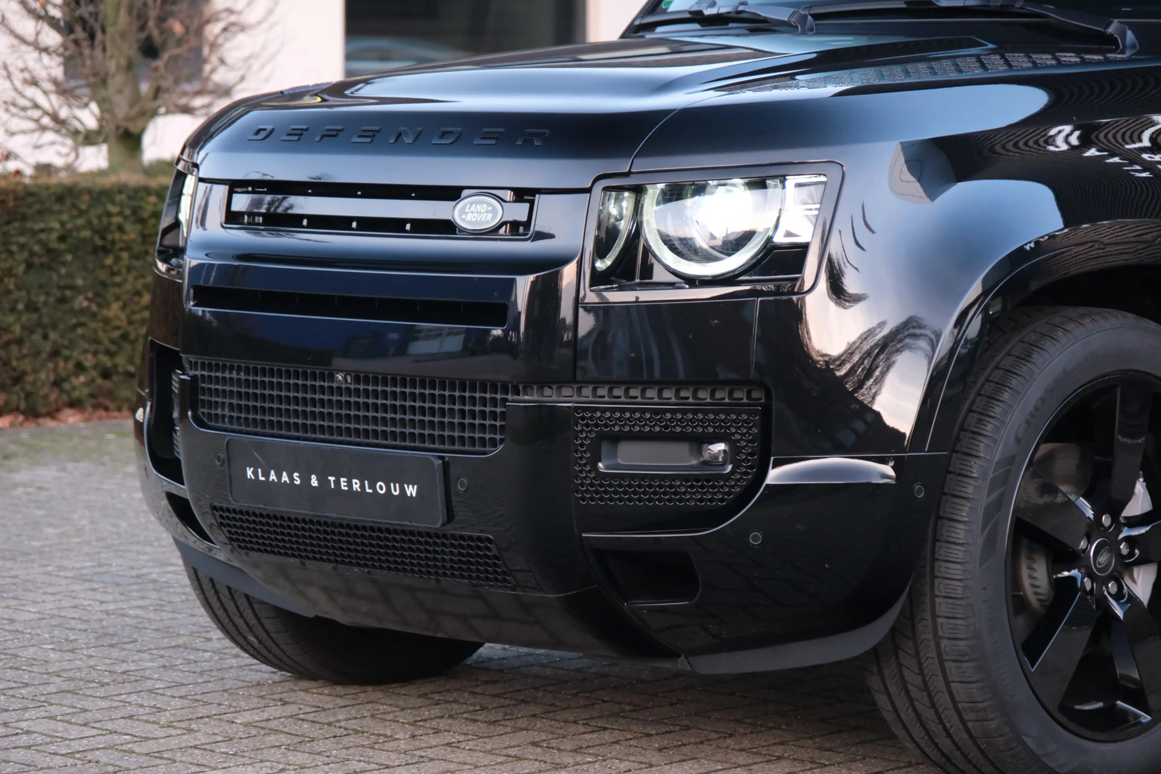Land Rover Defender 110 2.0 P300e 110 X-Dynamic HSE | HNP € 131673,- | — photo 16