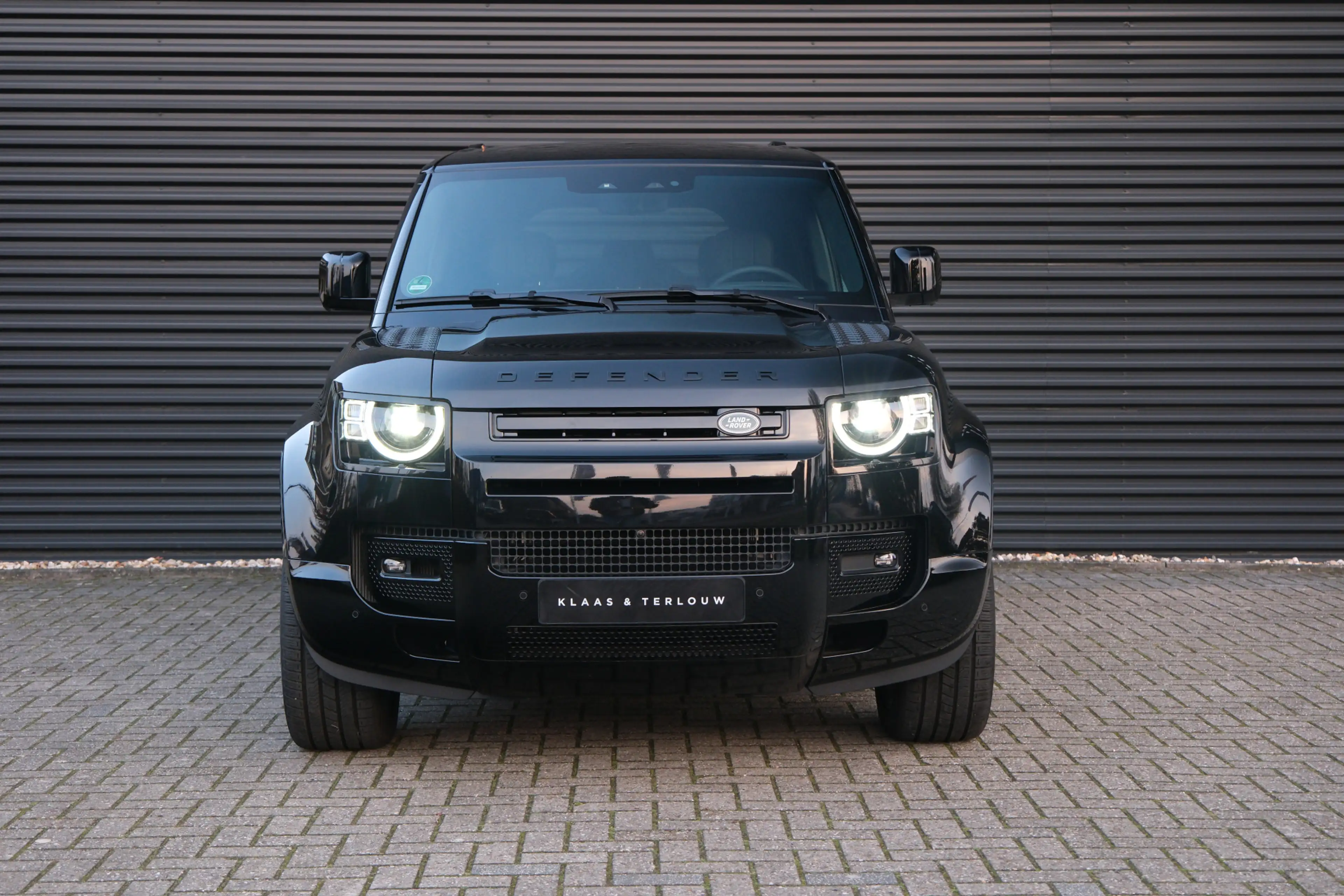 Land Rover Defender 110 2.0 P300e 110 X-Dynamic HSE | HNP € 131673,- | — photo 2