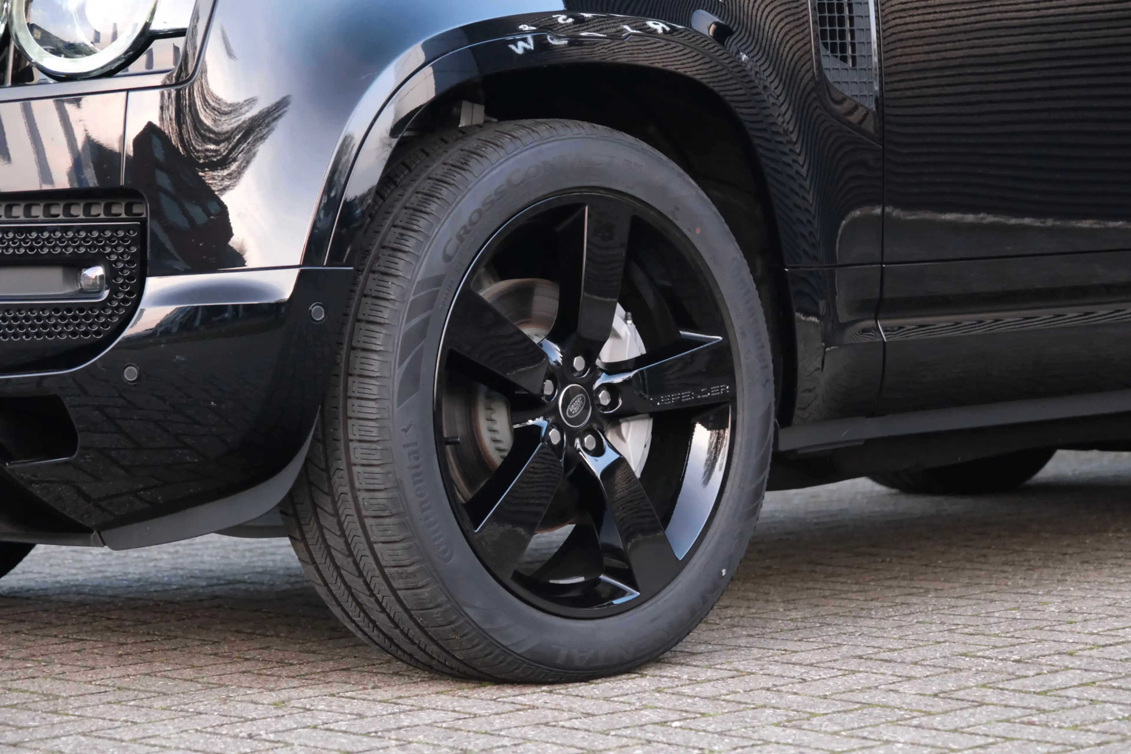 Land Rover Defender 110 2.0 P300e 110 X-Dynamic HSE | HNP € 131673,- | — photo 17