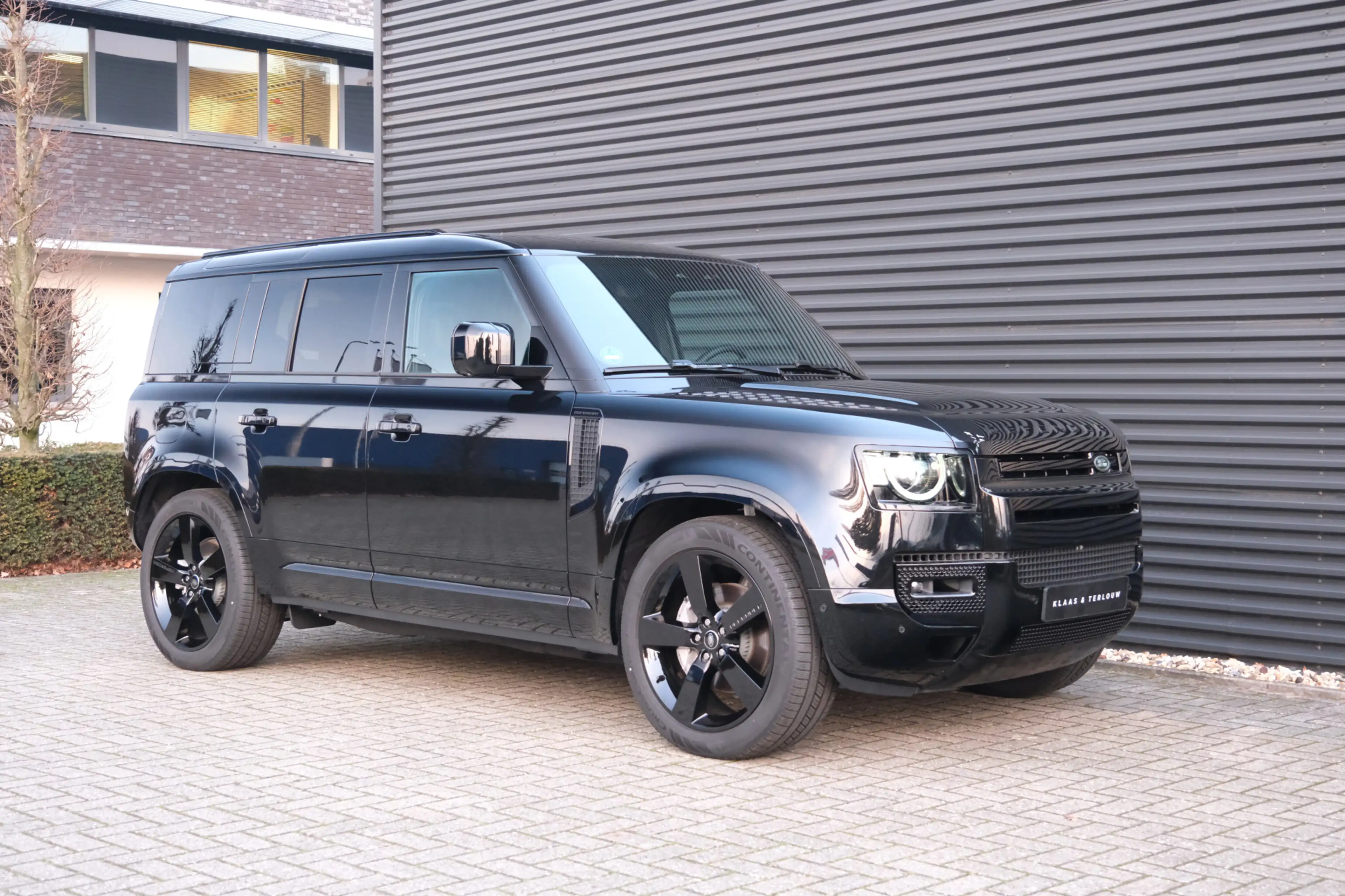Land Rover Defender 110 2.0 P300e 110 X-Dynamic HSE | HNP € 131673,- | — photo 38