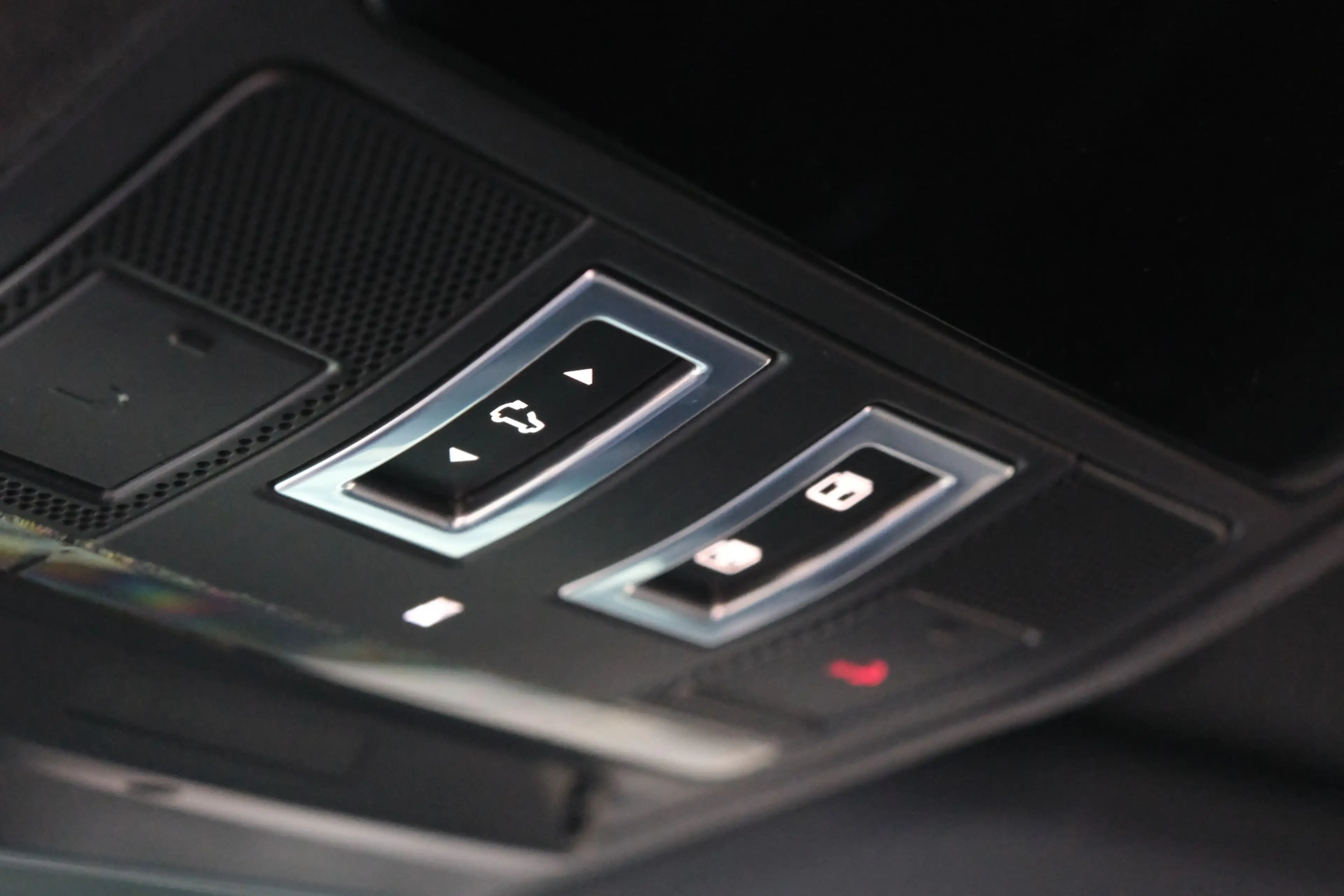 Land Rover Defender 110 2.0 P300e 110 X-Dynamic HSE | HNP € 131673,- | — photo 31