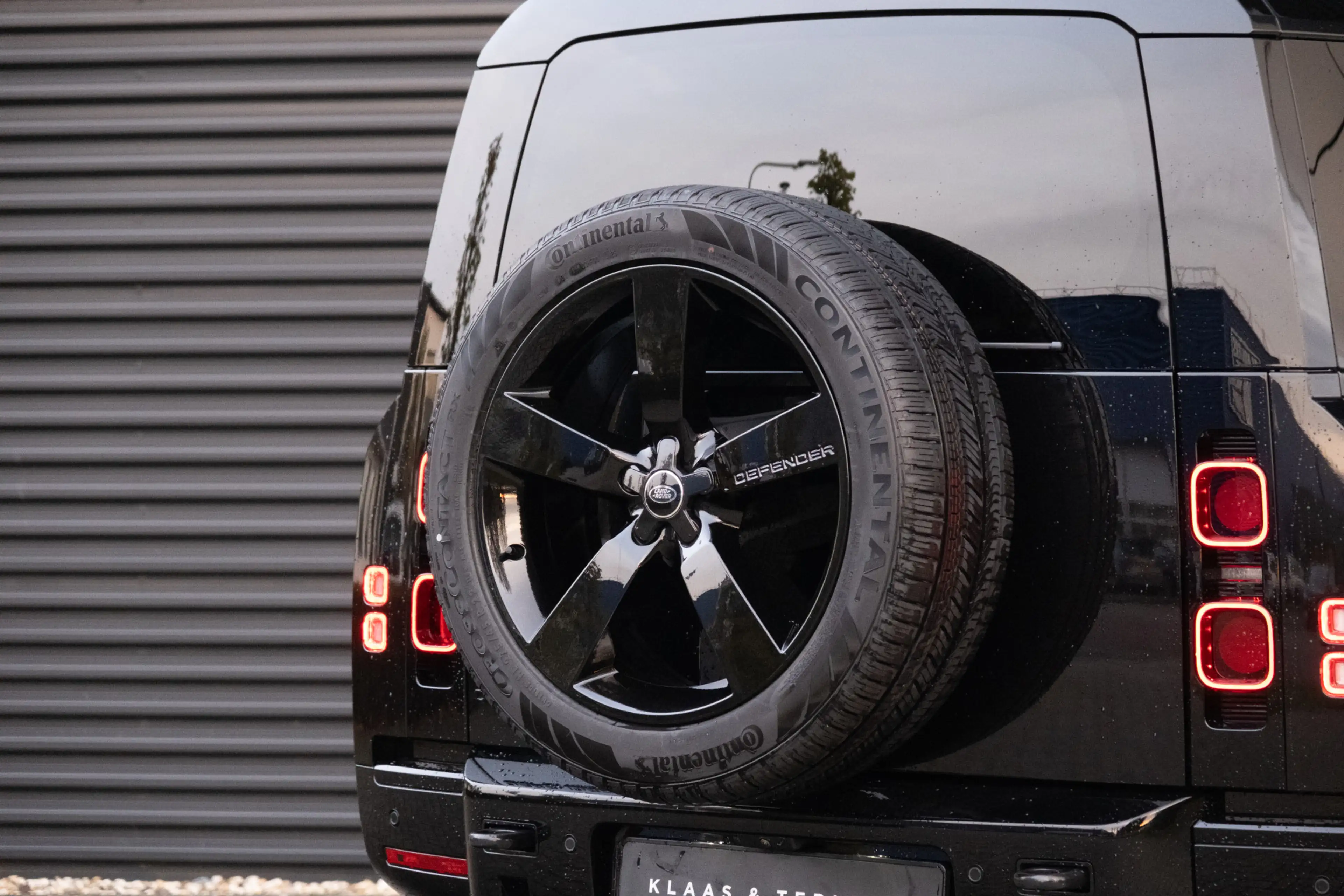 Land Rover Defender 110 2.0 P300e 110 X-Dynamic HSE | HNP € 131673,- | — photo 10