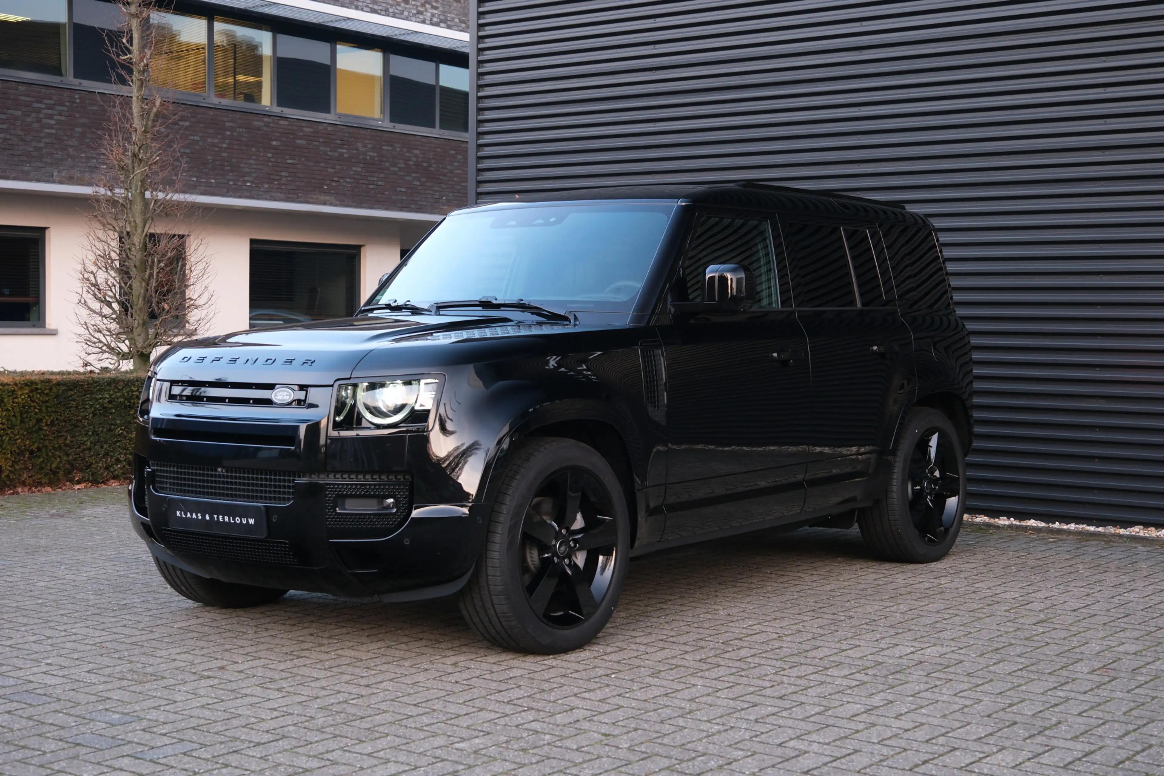 Land Rover Defender 110 2.0 P300e 110 X-Dynamic HSE | HNP € 131673,- | — photo 15