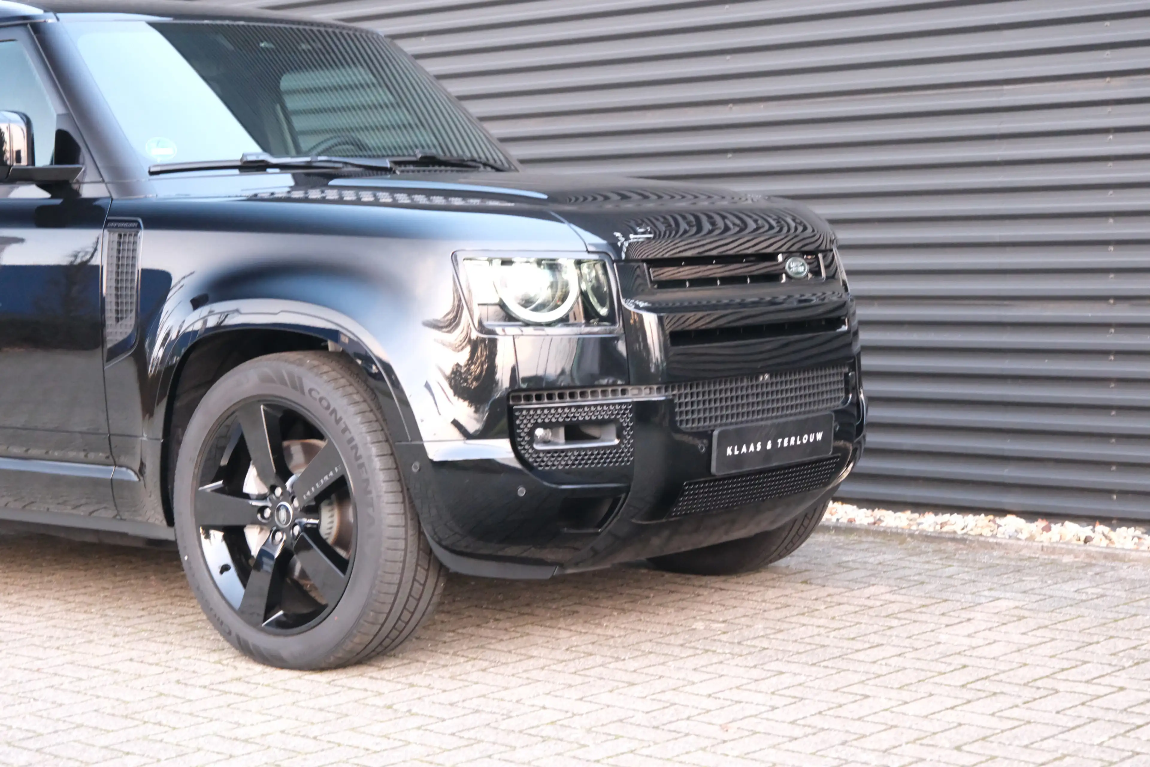 Land Rover Defender 110 2.0 P300e 110 X-Dynamic HSE | HNP € 131673,- | — photo 40
