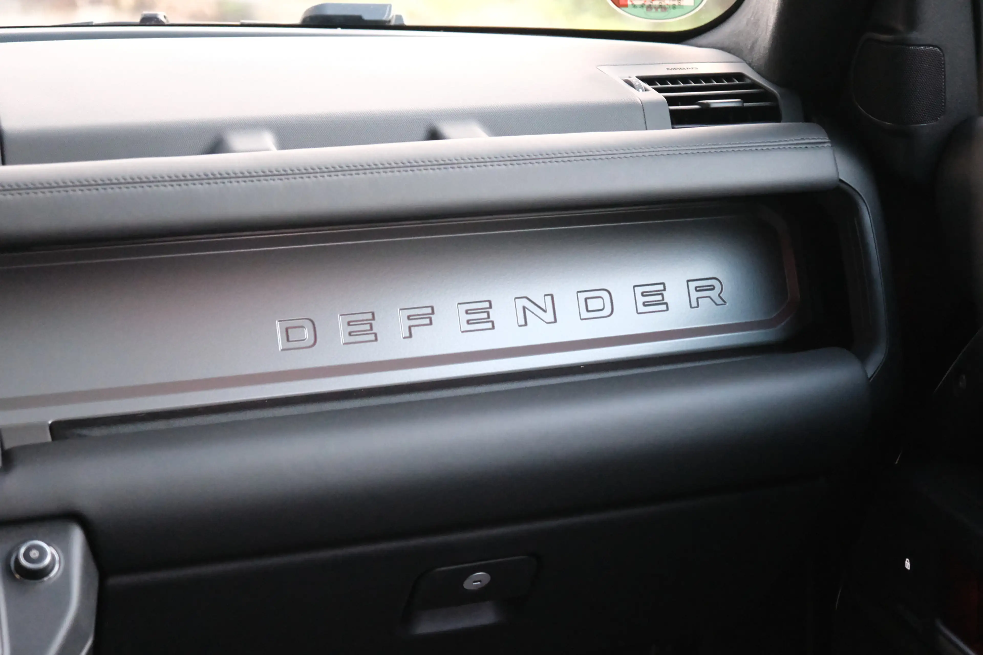 Land Rover Defender 110 2.0 P300e 110 X-Dynamic HSE | HNP € 131673,- | — photo 50