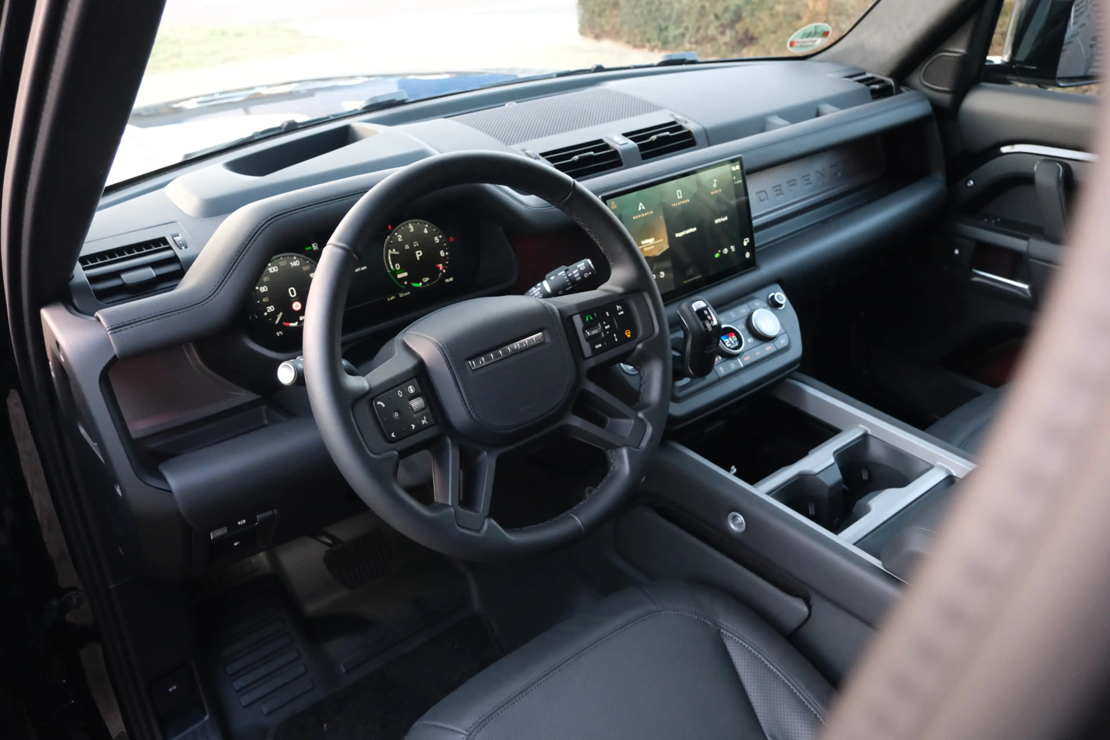 Land Rover Defender 110 2.0 P300e 110 X-Dynamic HSE | HNP € 131673,- | — photo 20