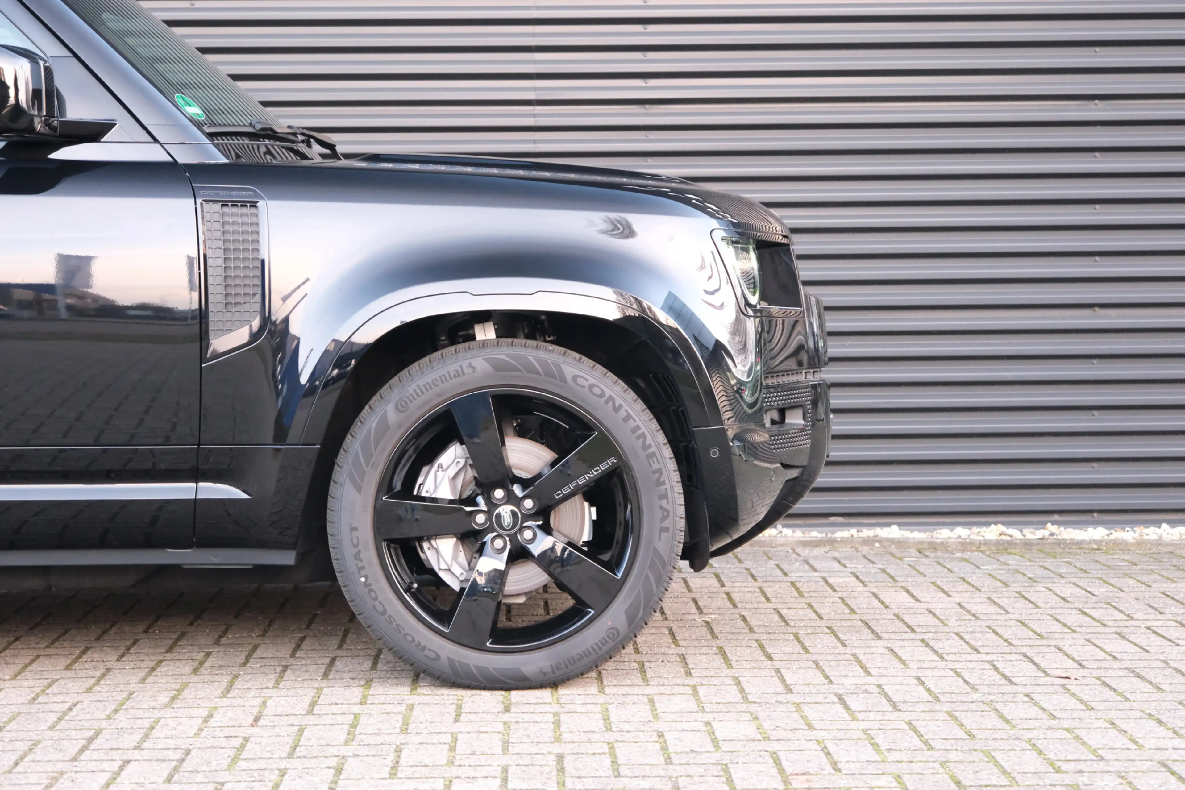 Land Rover Defender 110 2.0 P300e 110 X-Dynamic HSE | HNP € 131673,- | — photo 41
