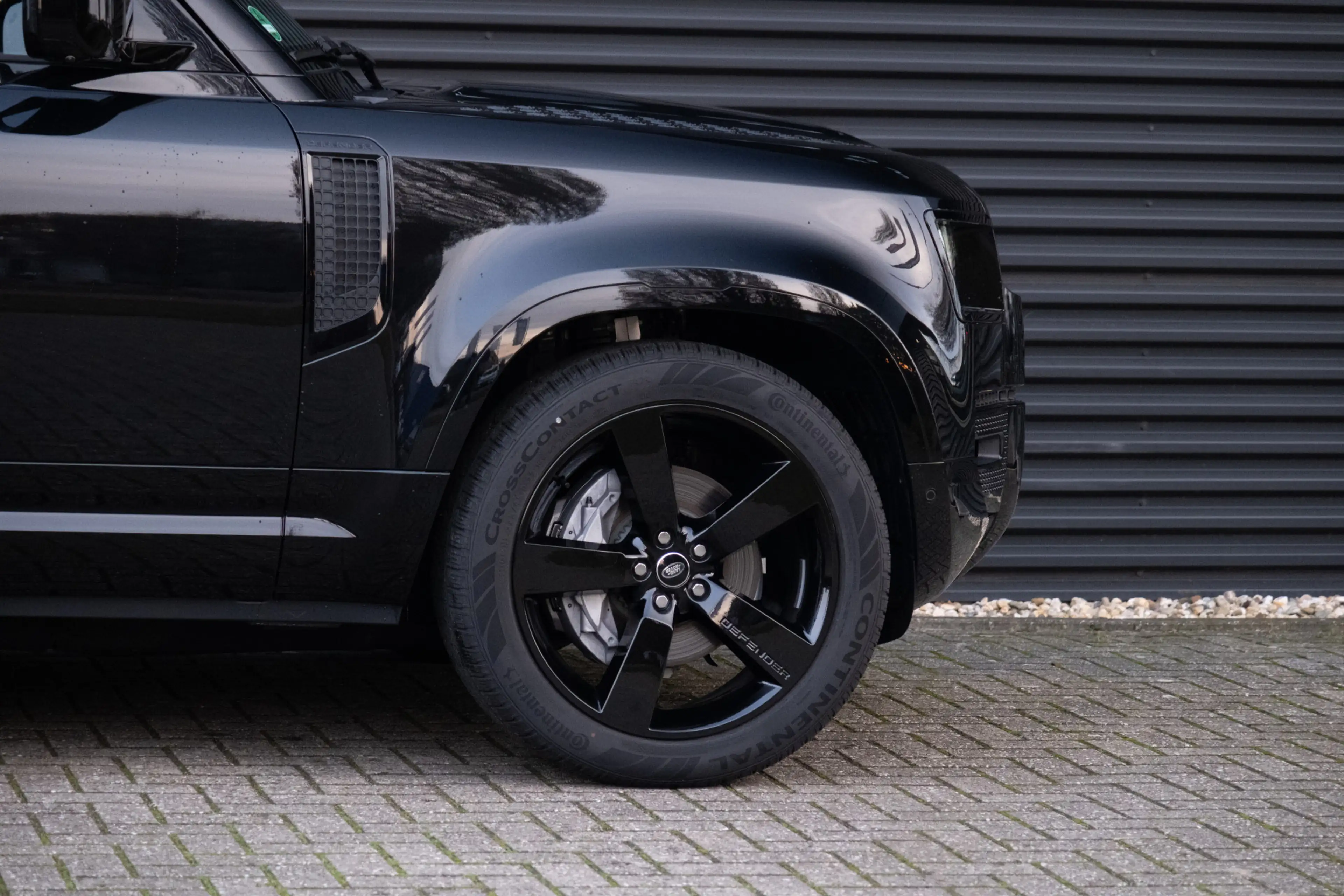 Land Rover Defender 110 2.0 P300e 110 X-Dynamic HSE | HNP € 131673,- | — photo 8