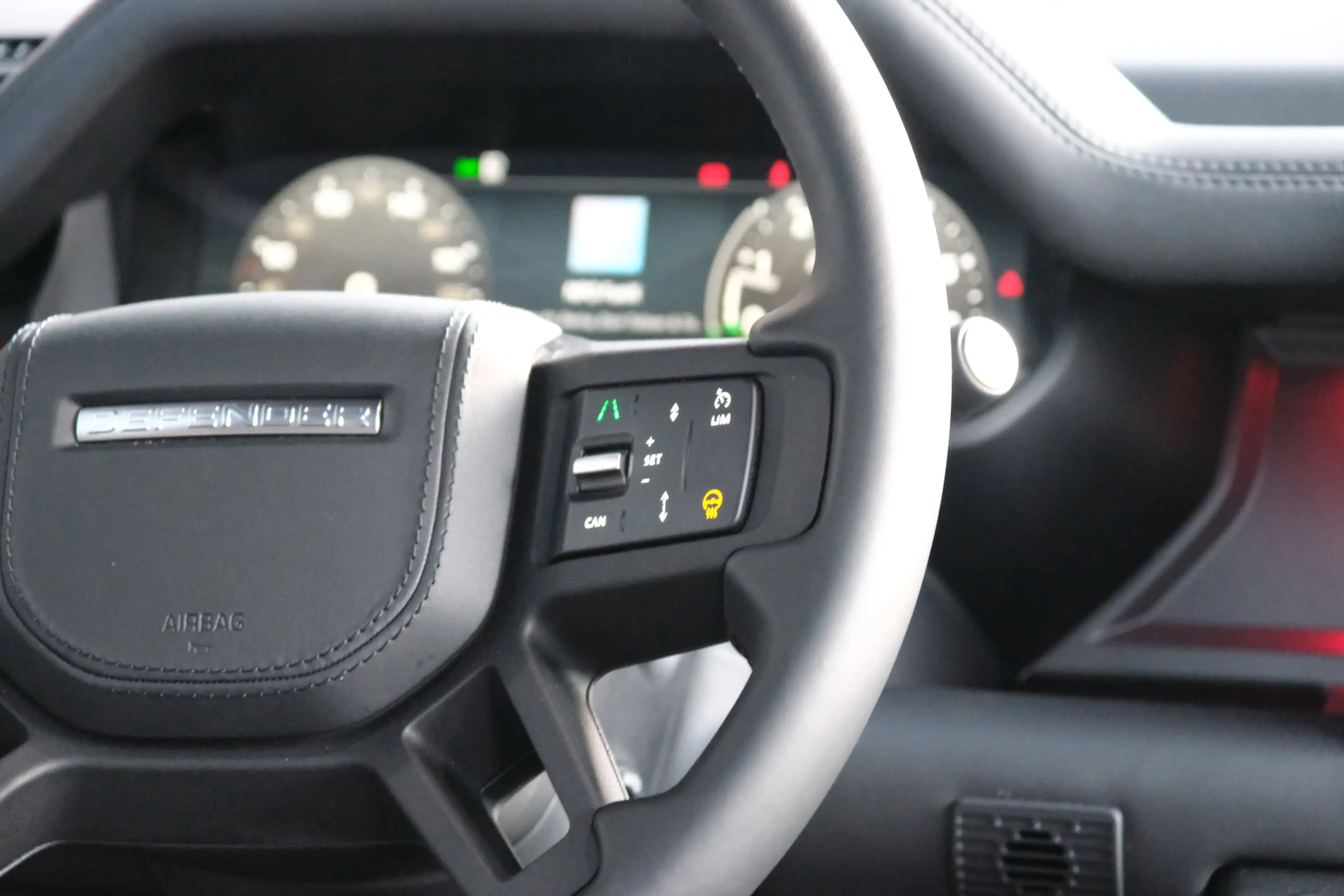 Land Rover Defender 110 2.0 P300e 110 X-Dynamic HSE | HNP € 131673,- | — photo 47
