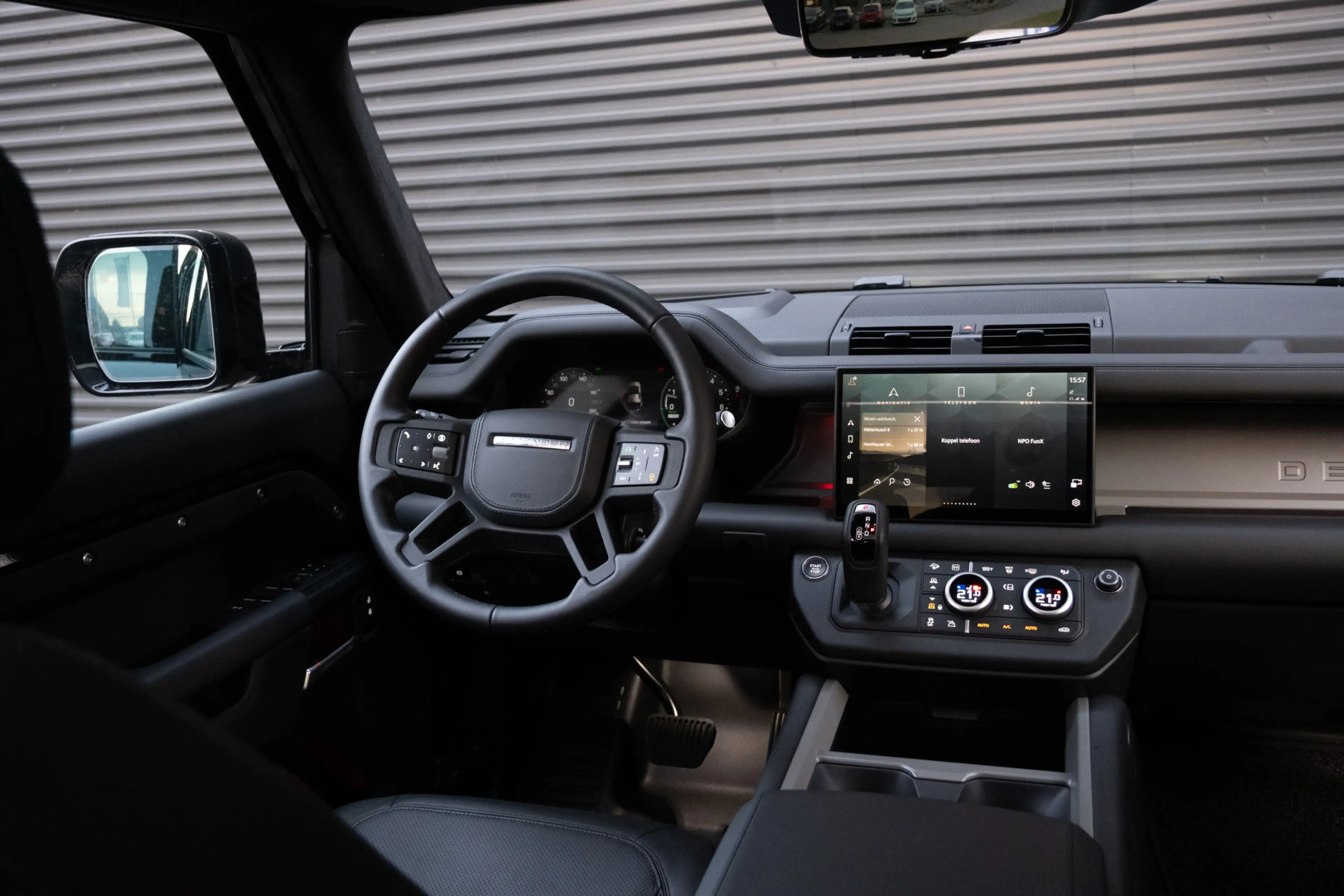 Land Rover Defender 110 2.0 P300e 110 X-Dynamic HSE | HNP € 131673,- | — photo 4