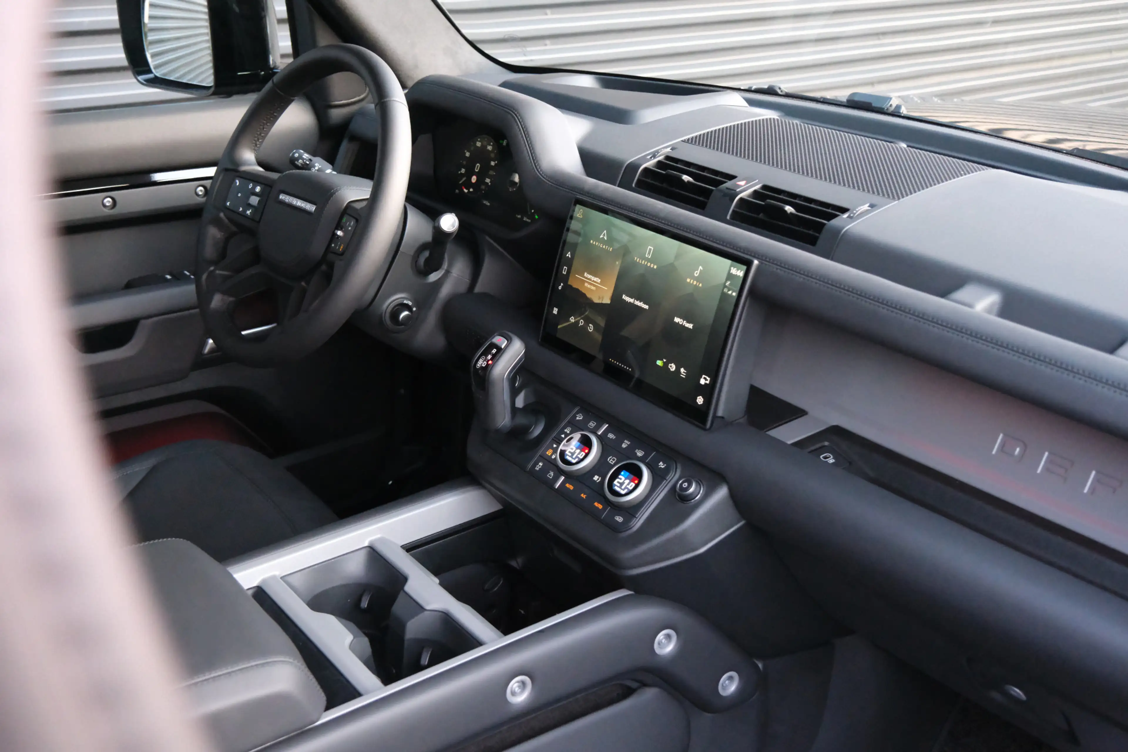Land Rover Defender 110 2.0 P300e 110 X-Dynamic HSE | HNP € 131673,- | — photo 5