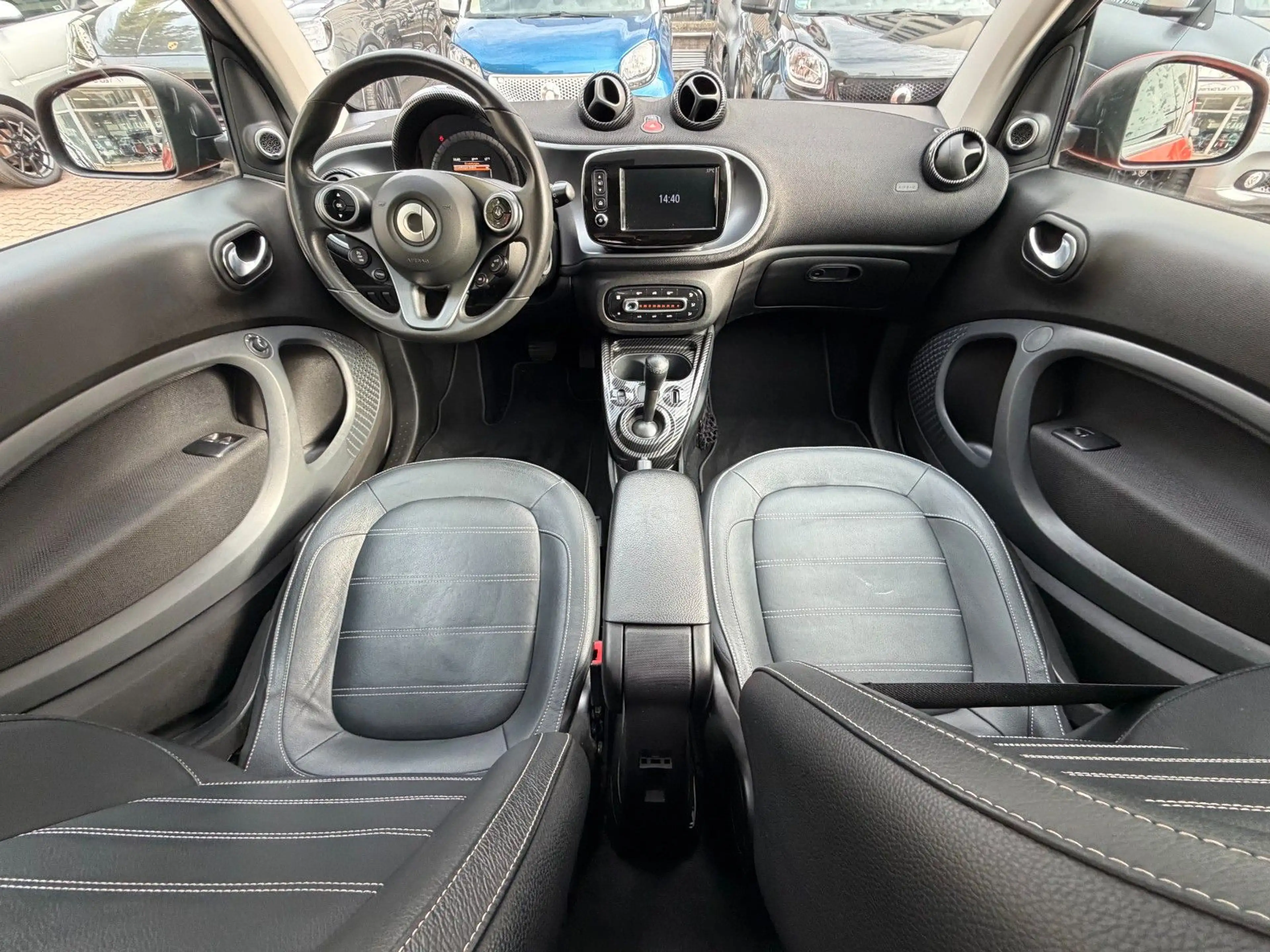 smart forTwo fortwo 66kW DCT*PANORAMA*NAVI*SHZ*JBL*KAMERA* — photo 3