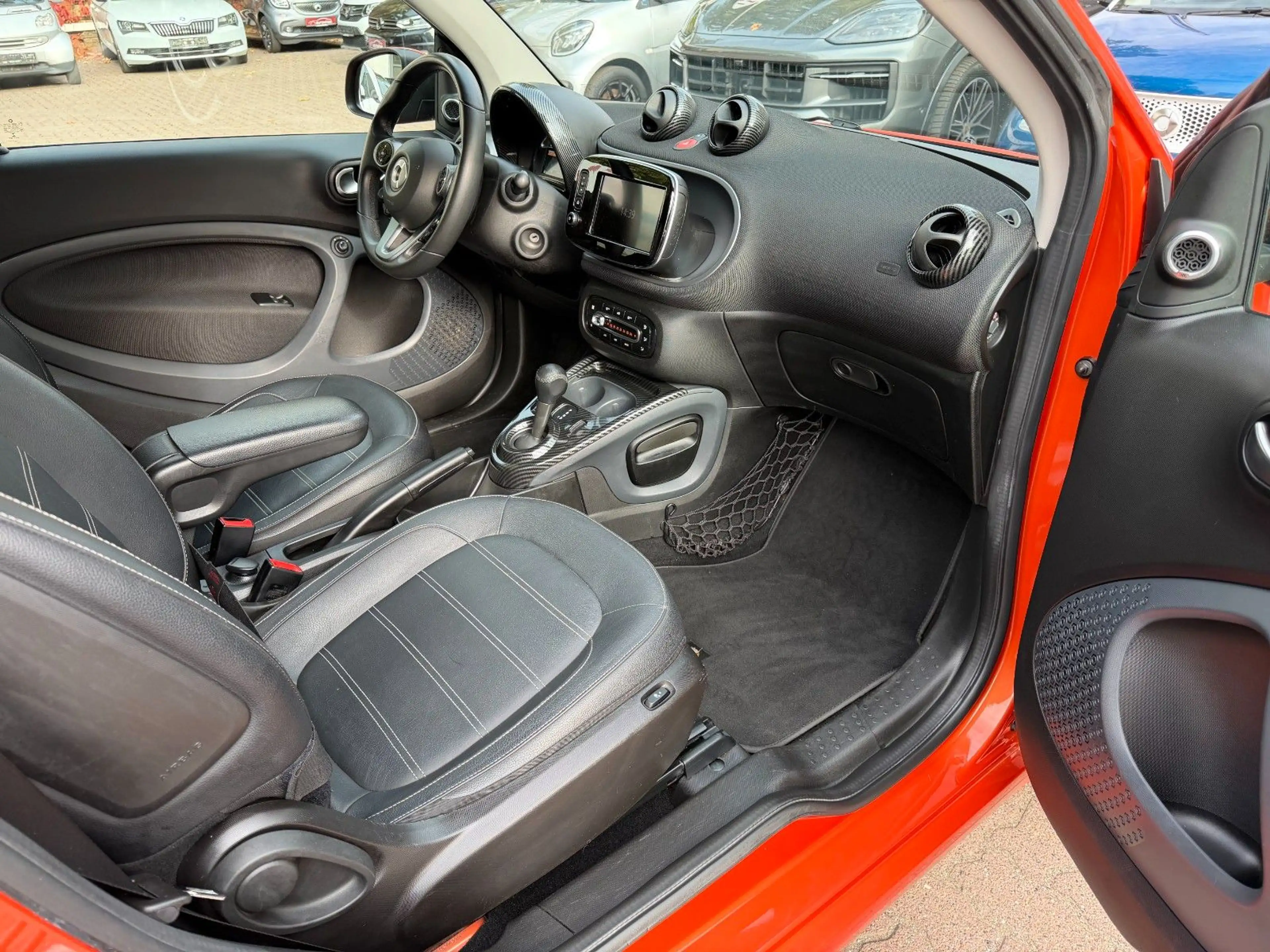 smart forTwo fortwo 66kW DCT*PANORAMA*NAVI*SHZ*JBL*KAMERA* — photo 5