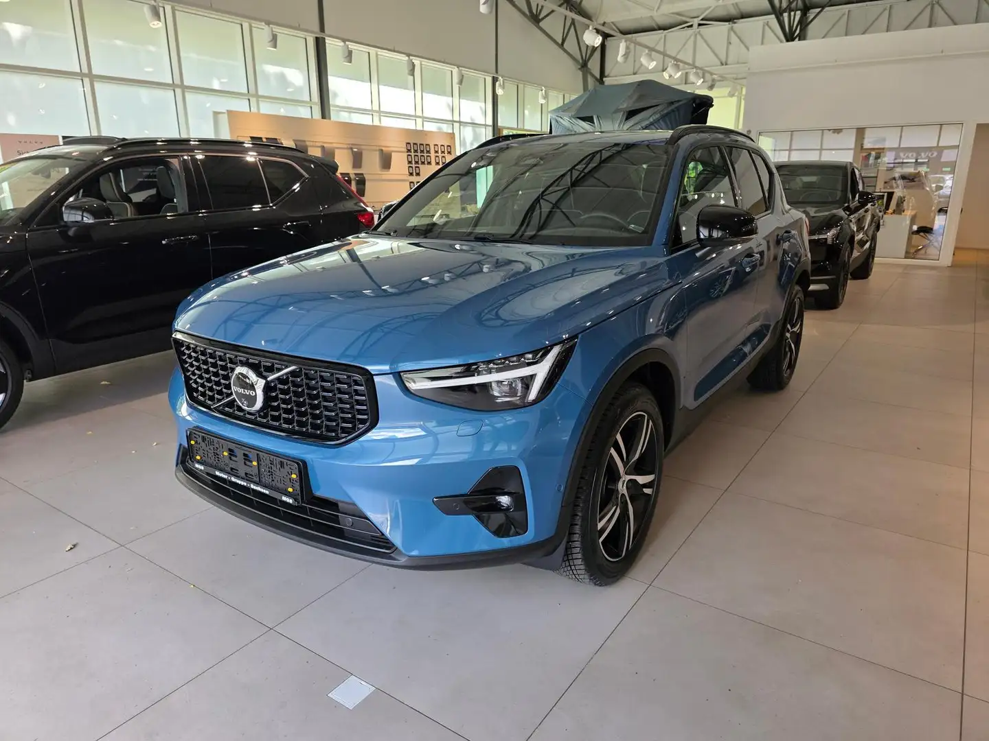 Volvo XC40 B4 Mild-Hybrid Benzin Ultra 2WD Blau - 2