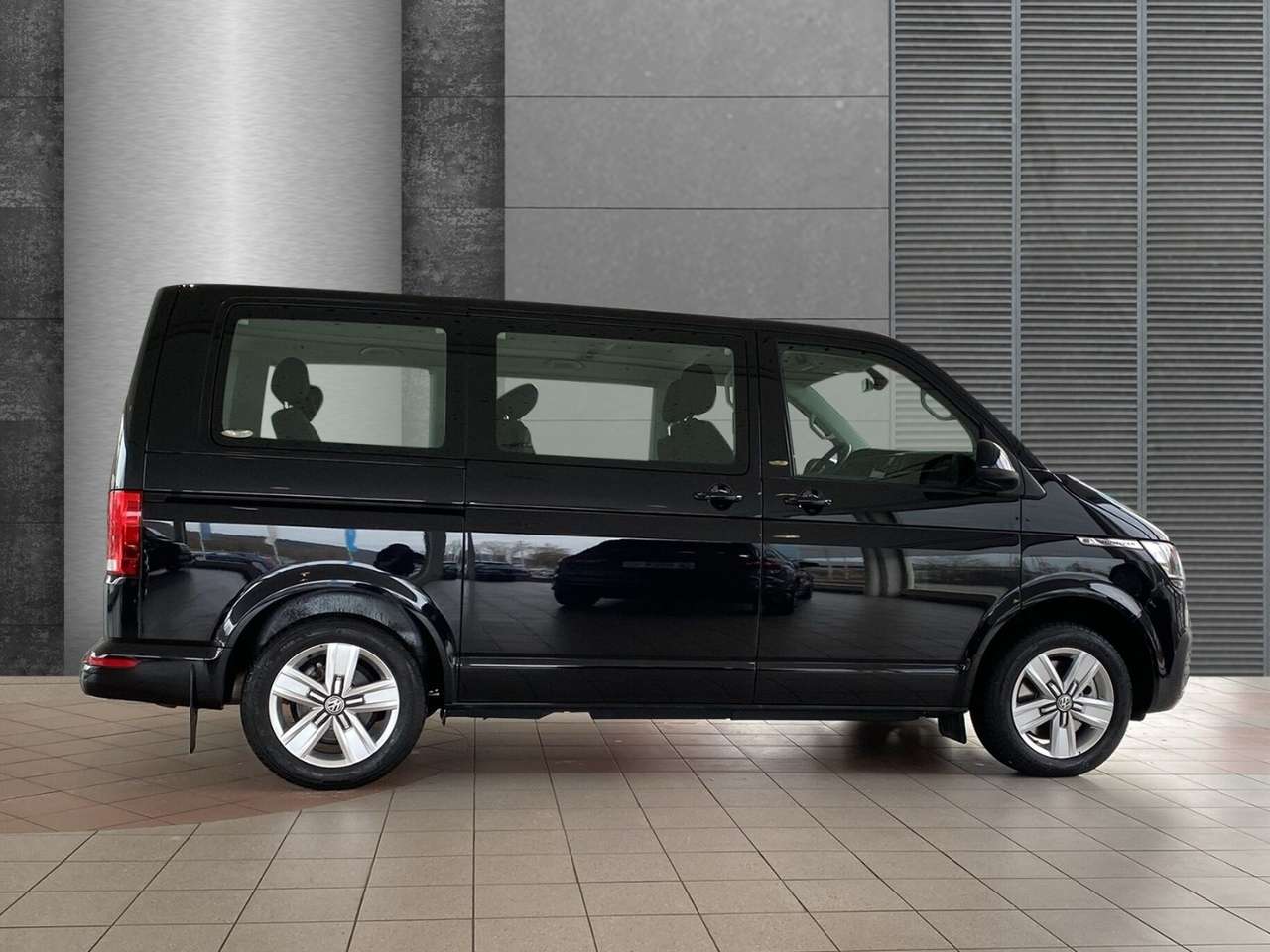 Volkswagen-T6.1 Multivan-Comfortline (AHK.PDC v+h.NAVI.SHZ.SH) 2.0 TDI 4Mot