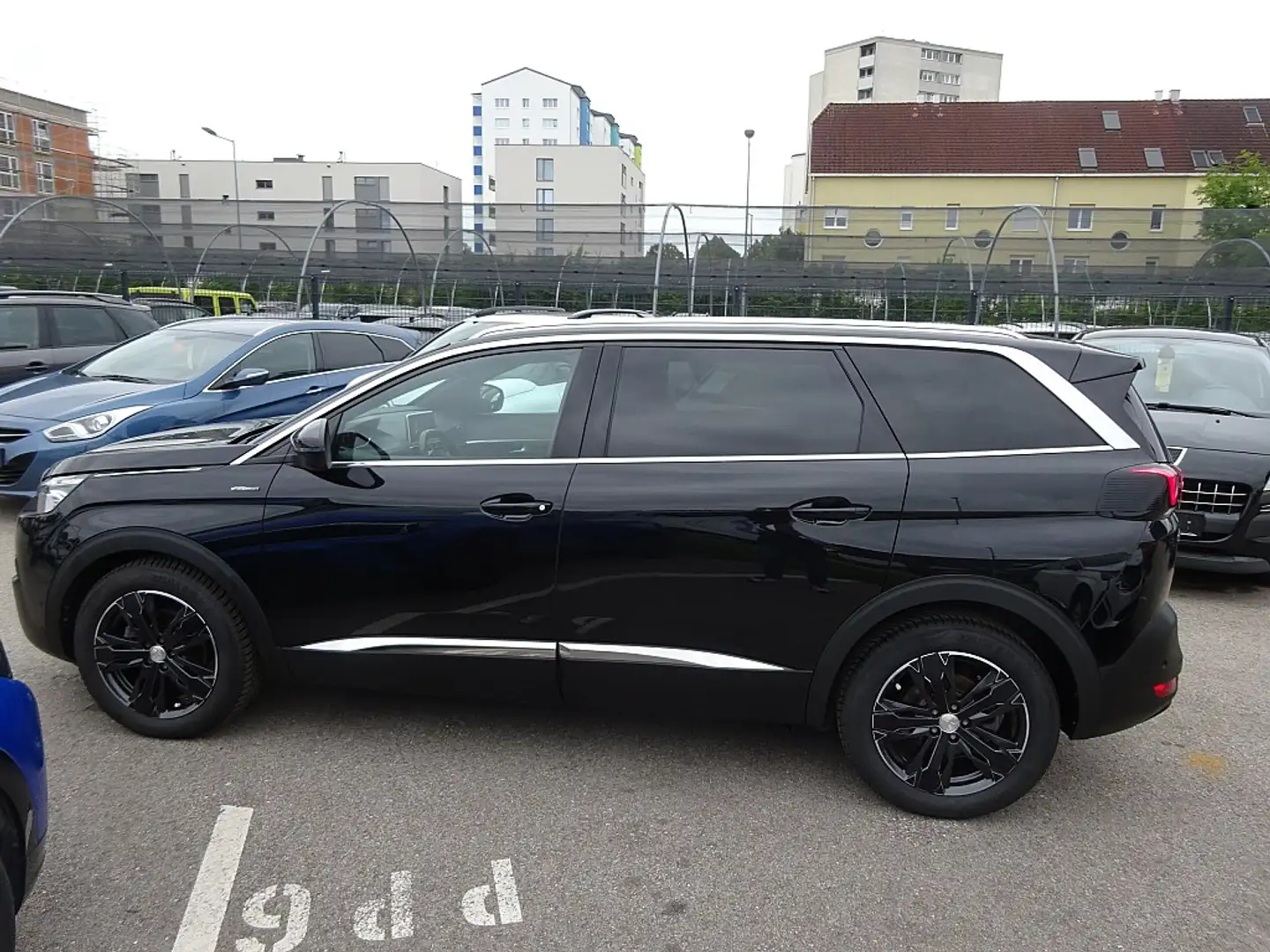 Peugeot 5008 1,5 BlueHDI 130 S&S EAT8 GT-Line Aut. Schwarz - 2