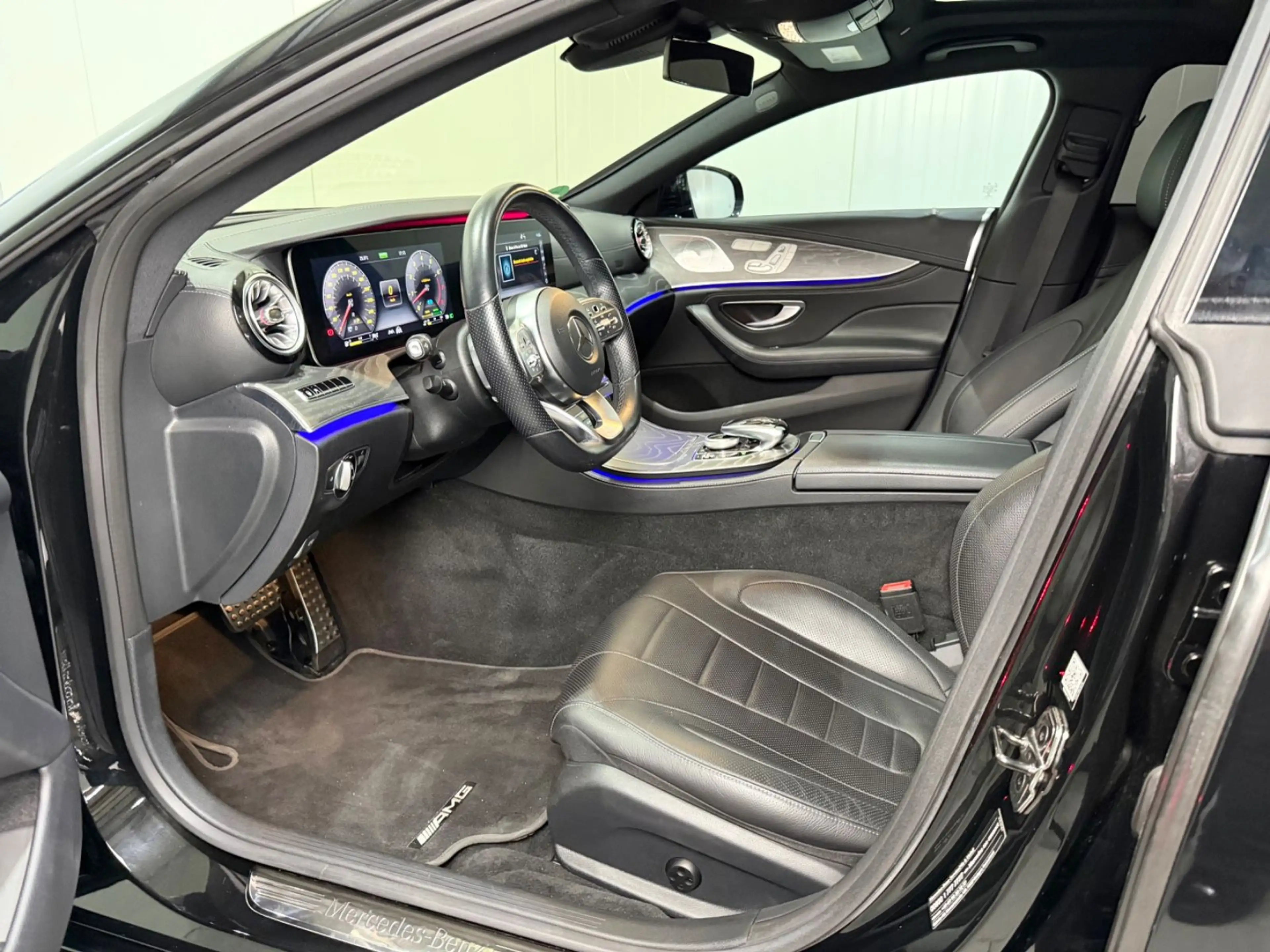 Mercedes-Benz CLS 450 4M AMG-Line — photo 12
