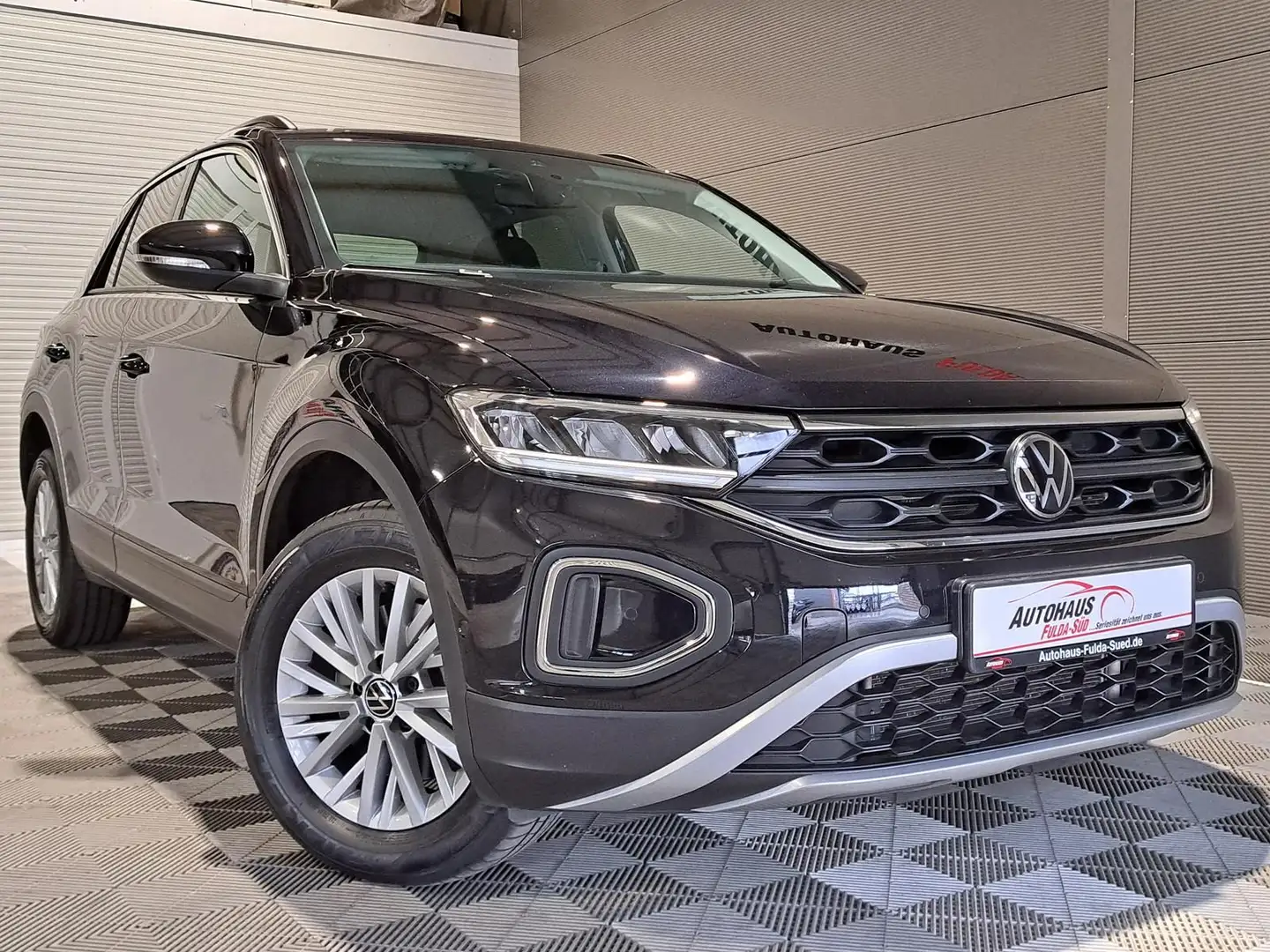 Volkswagen T-Roc 2.0 TDI Life°ACC°RFK°LED°Spur°Shzg°DAB°FSE Schwarz - 1