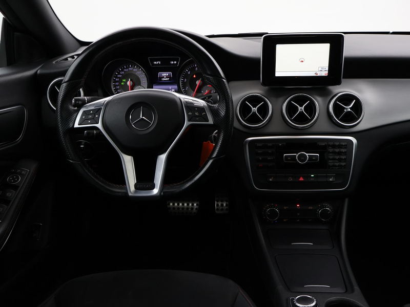 Mercedes-Benz CLA 200 AMG-LINE AUT7. + PANORAMA | CAMERA | SPORTSTOELEN — photo 3