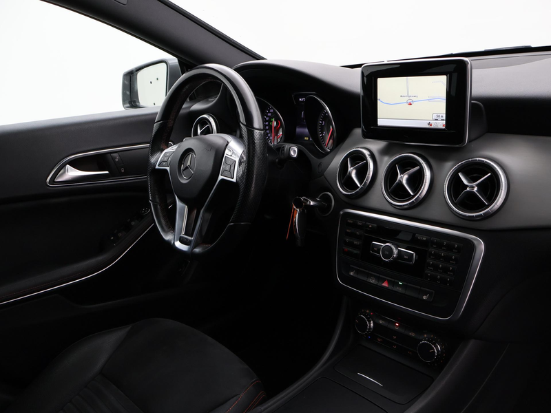 Mercedes-Benz CLA 200 AMG-LINE AUT7. + PANORAMA | CAMERA | SPORTSTOELEN — photo 4