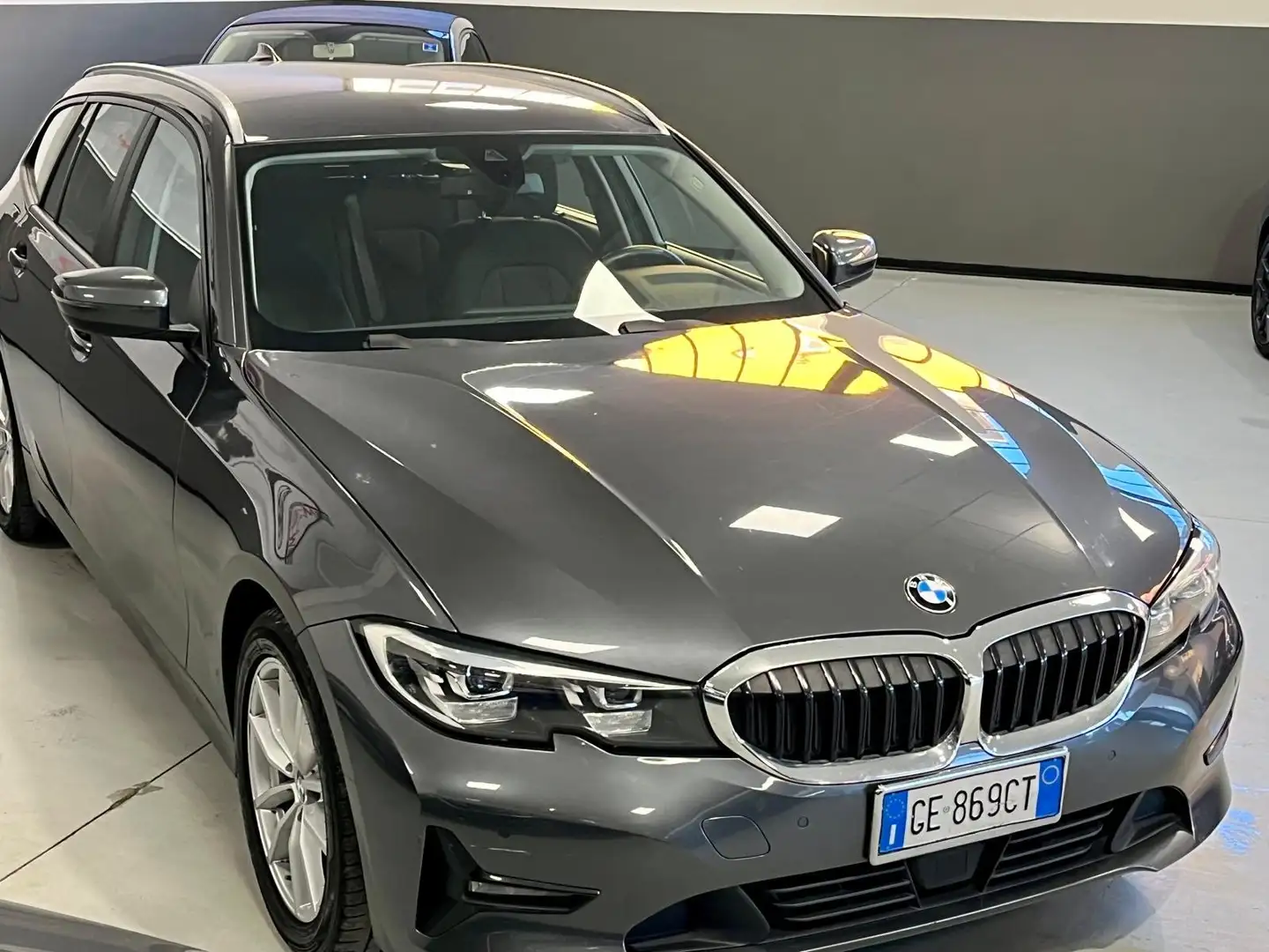 BMW 318 318d Touring mhev 48V Business Advantage auto Grigio - 2