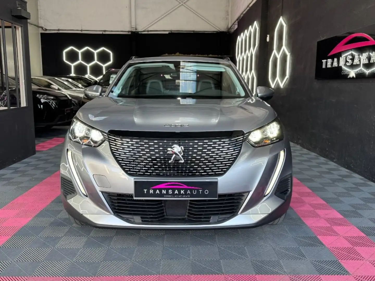 Peugeot 2008 Allure 1.2 130 ch SS BVM6 ~ Virtual Cockpit ~ Caméra de recul ~ CarPlay ~ Gris - 2