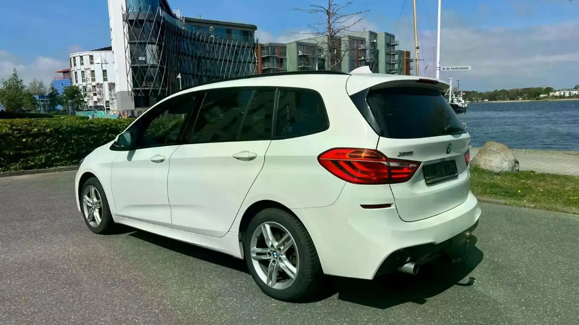 BMW 218 218d xDrive M Sport 7 Sitzer Weiß - 2