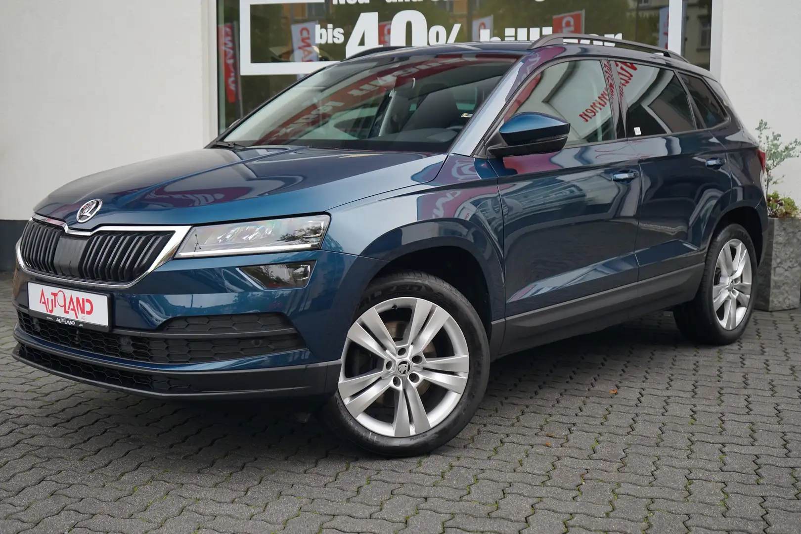 Skoda Karoq 1.5 TSI 4x4 DSG LED Navi Winterpaket ACC Blau - 2